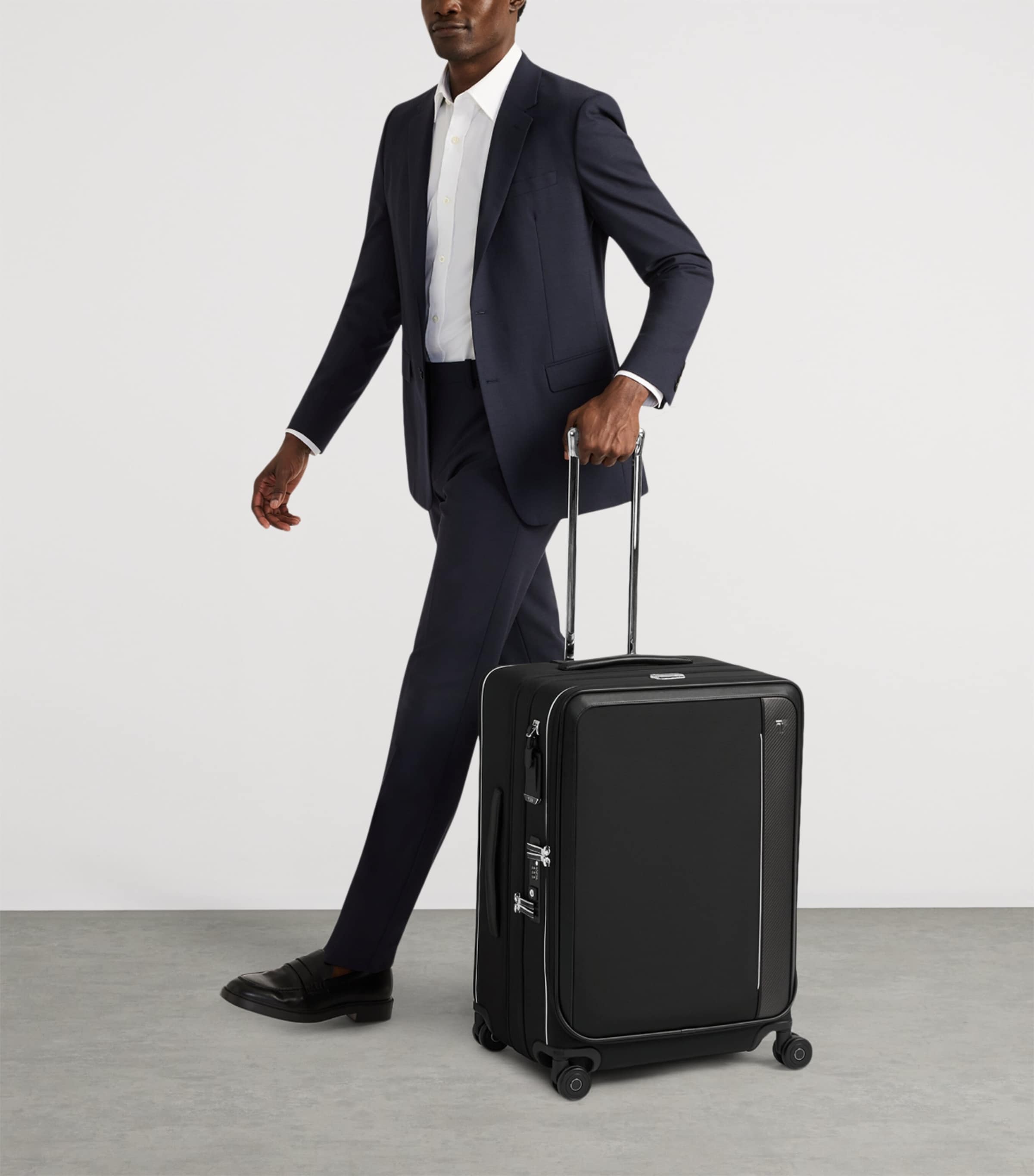 Tumi Medium Arrivé Check-In Suitcase (66cm) Black Image 2