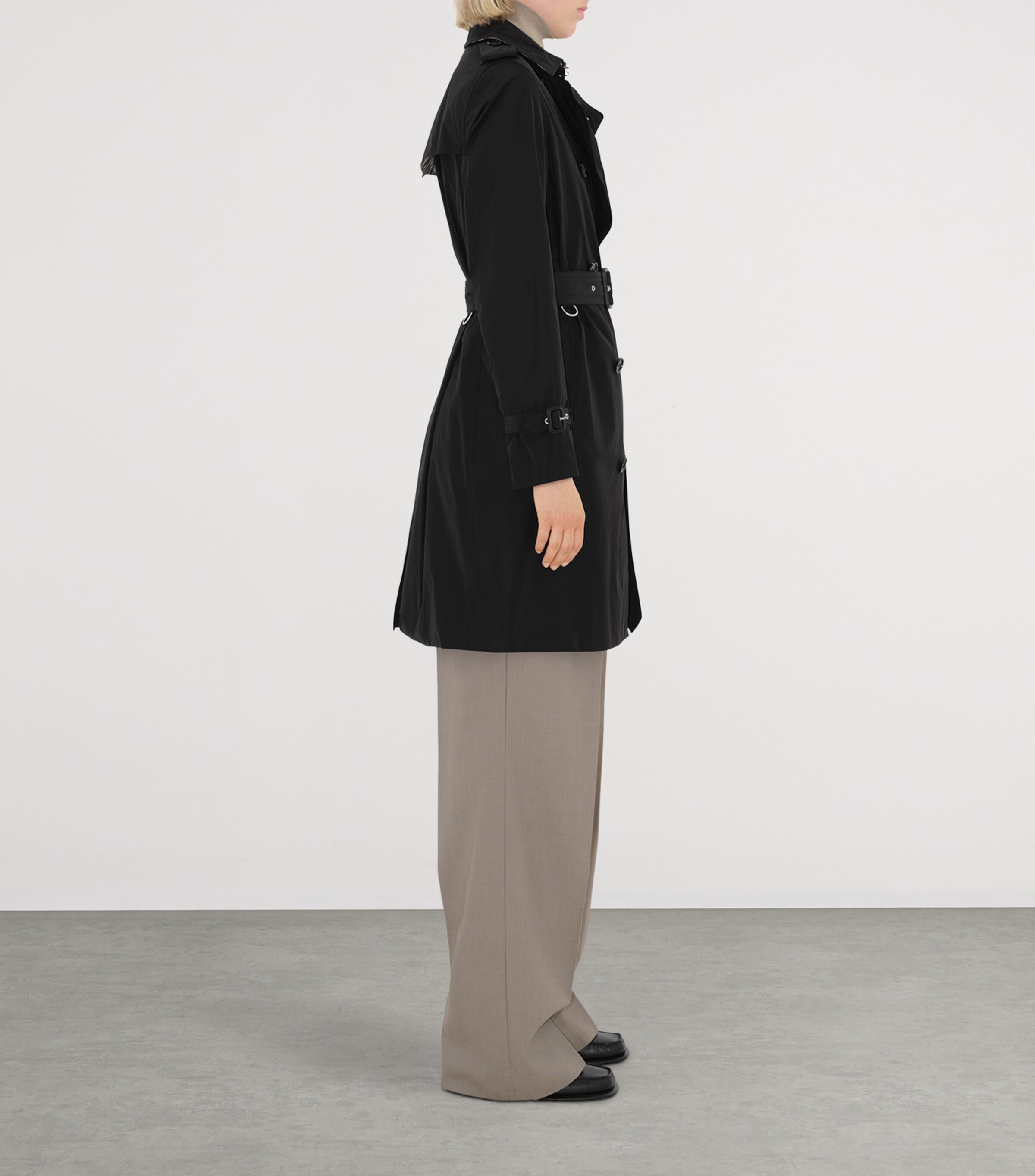 Burberry Womens Lightweight Kensington Trench Coat Black Image 3