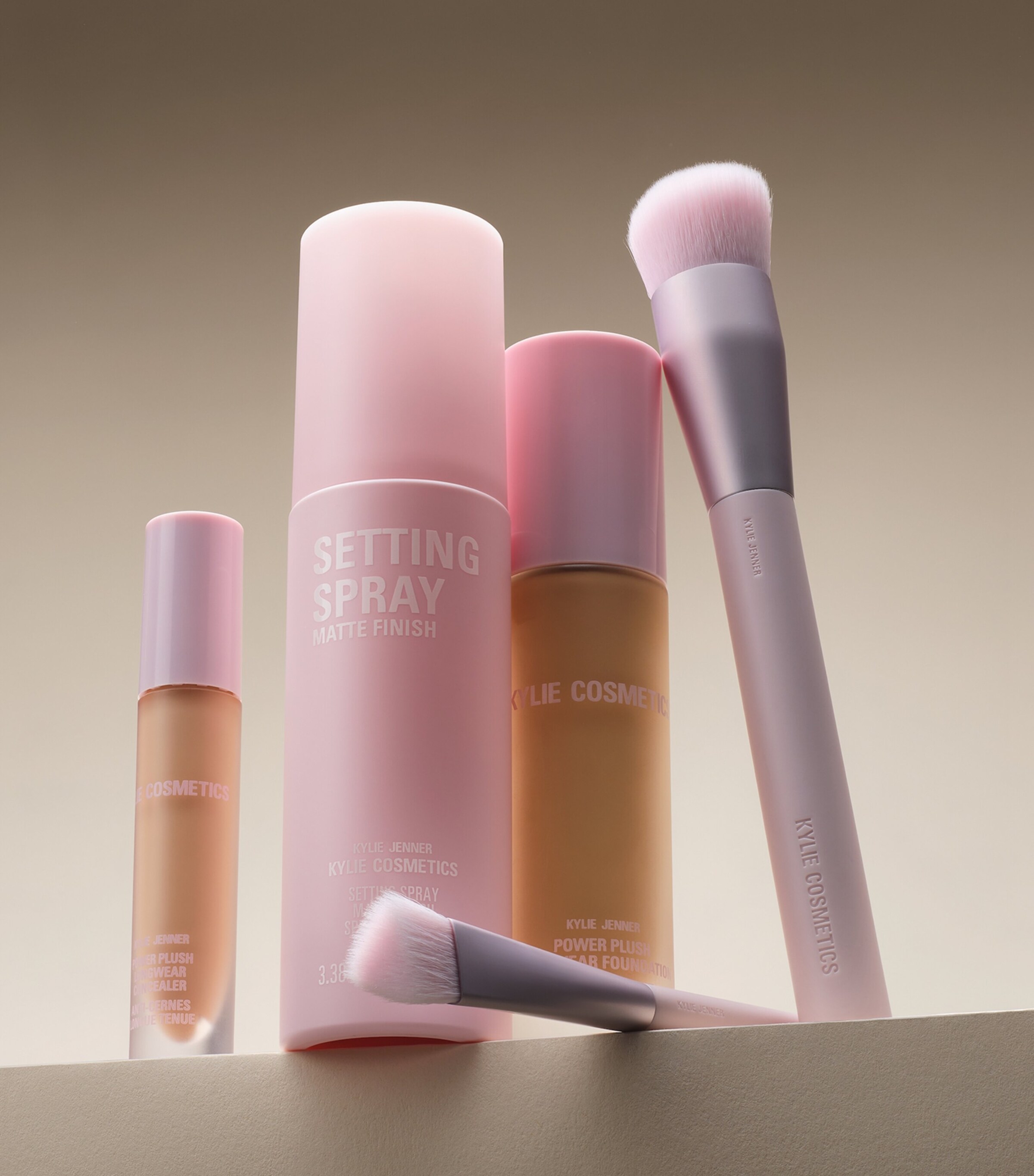 Power Plush Longwear Foundation 7.5W WARM Image 4