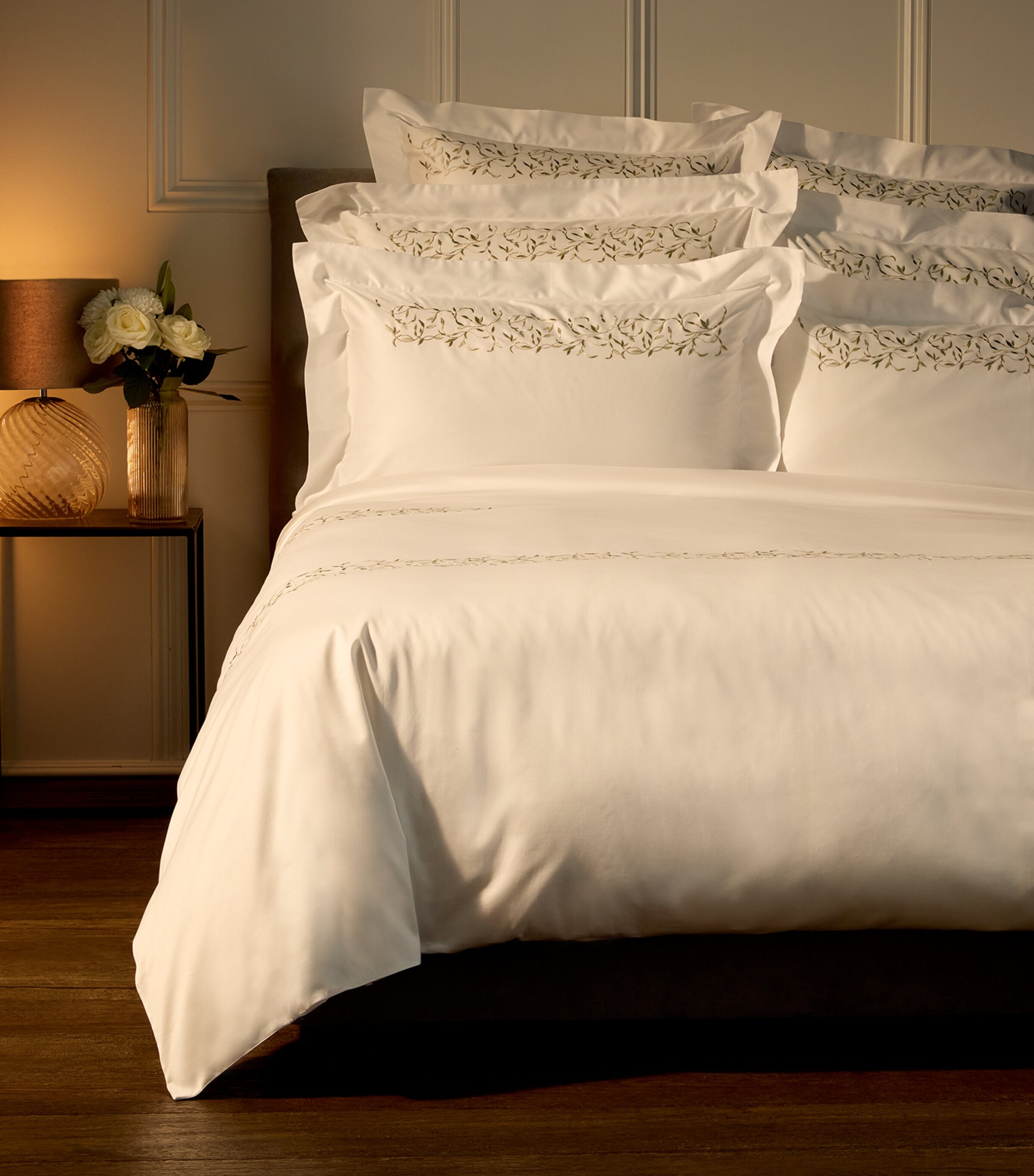 Harrods of London Tresco Embroidered King Flat Sheet (275cm x 275cm) White/sage Image 7