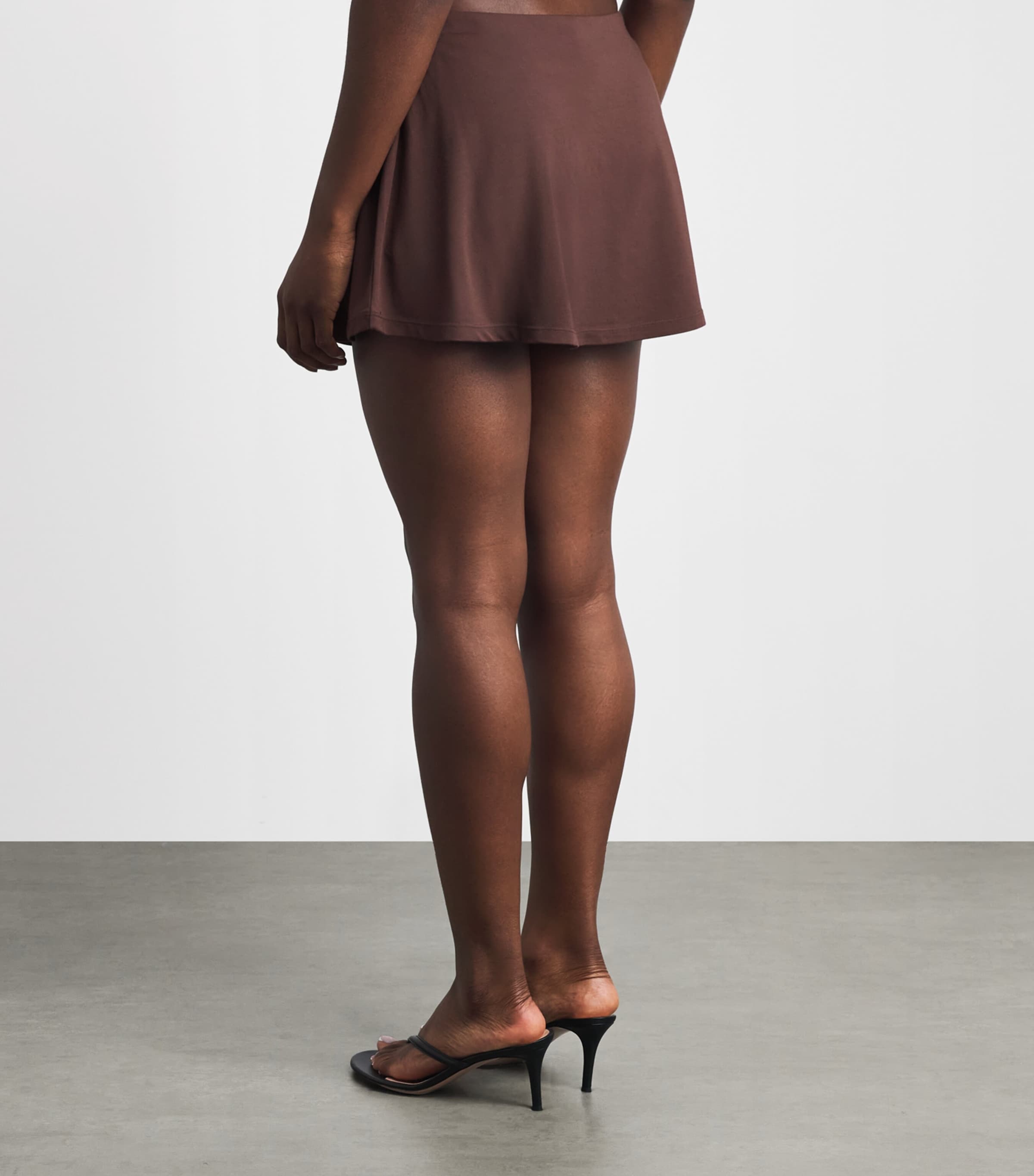 Skims Womens Smooth Layers Mini Skort Cocoa Image 5