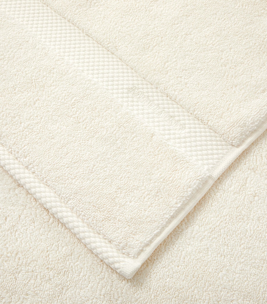 Avenue Hand Towel (50cm x 100cm) ALABASTER Image 3