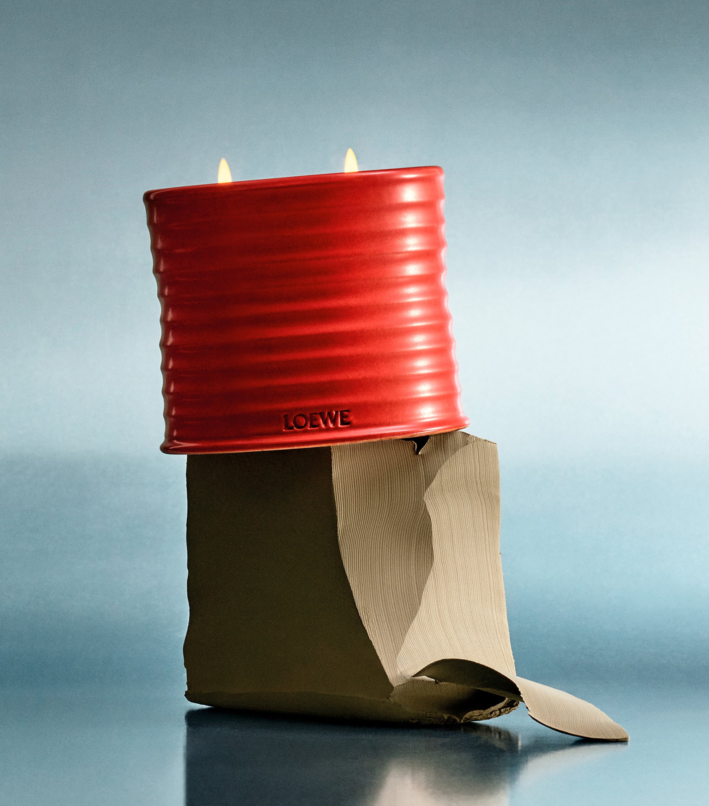 LOEWE Perfume Medium Tomato Leaves Candle (610g) Image 5