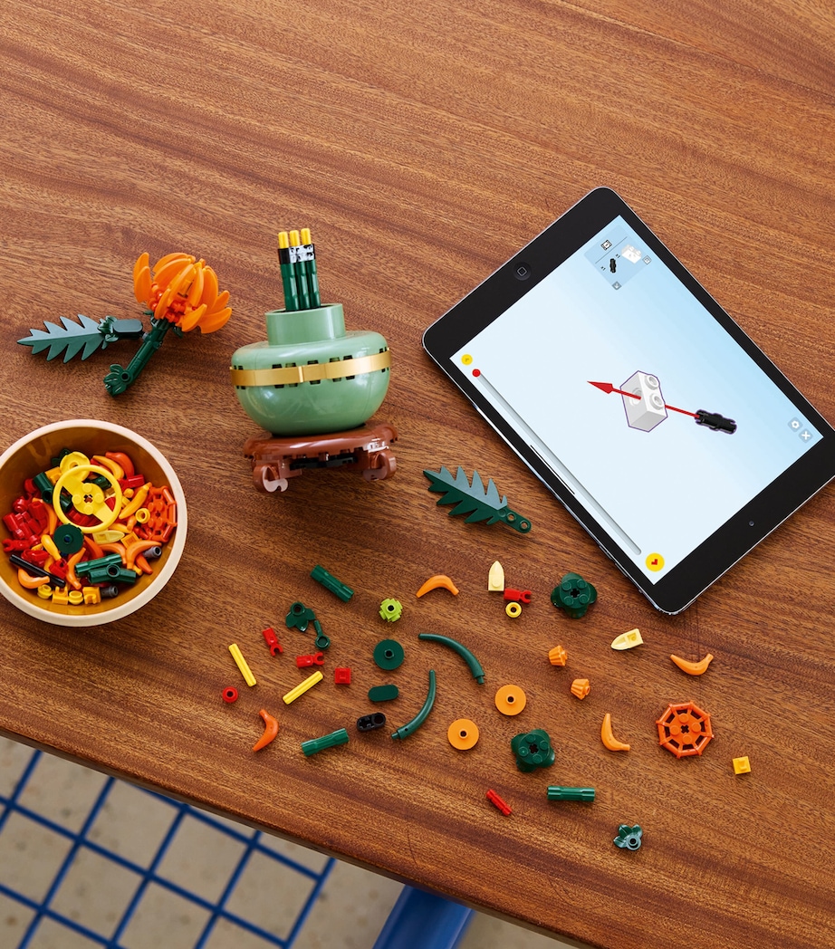 Lego Botanicals Chrysanthemum Set 10368 Image 4