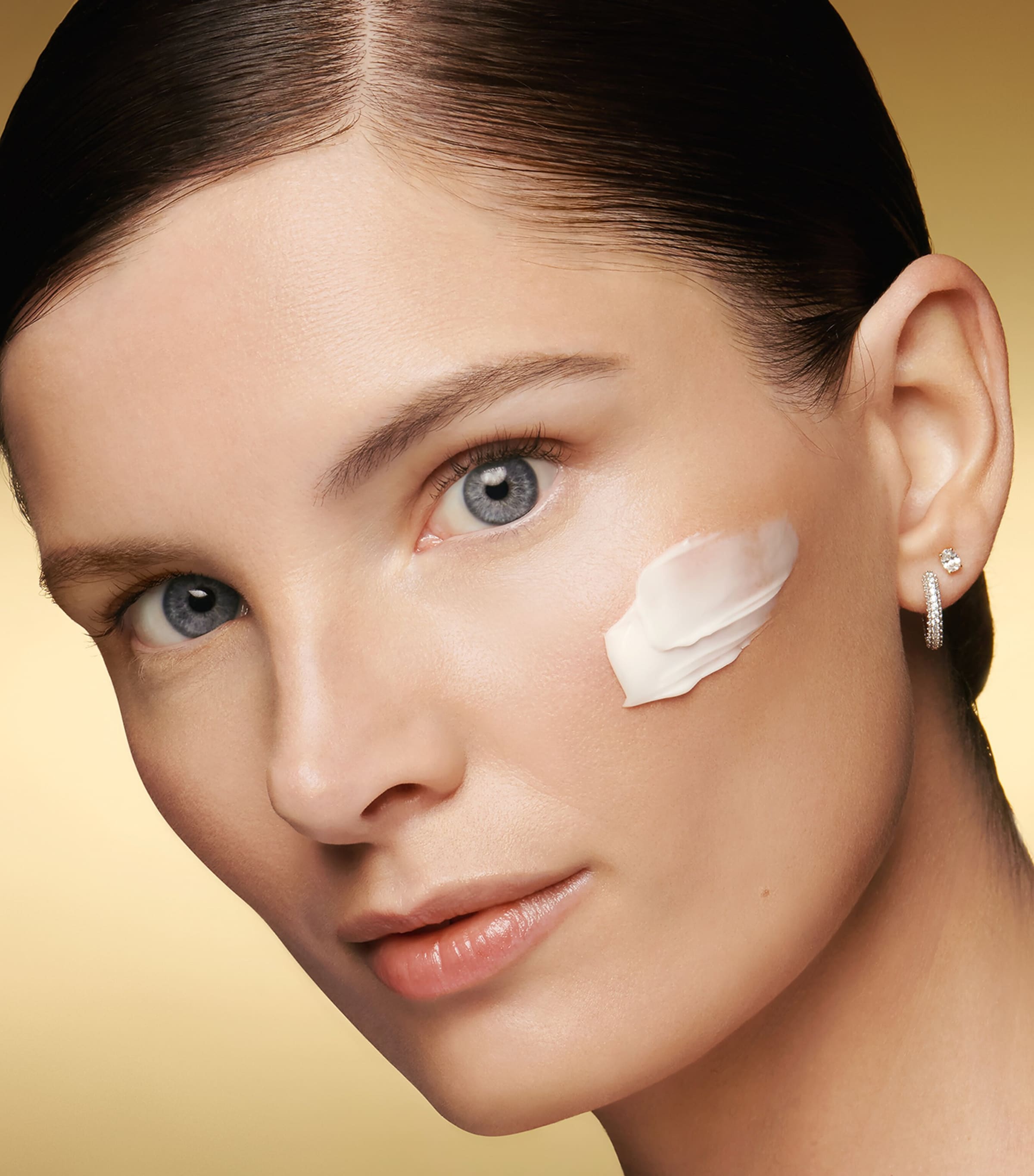 Re-Nutriv Ultimate Lift Regenerating Youth Creme Moisturiser (50ml) NO COLOUR Image 4