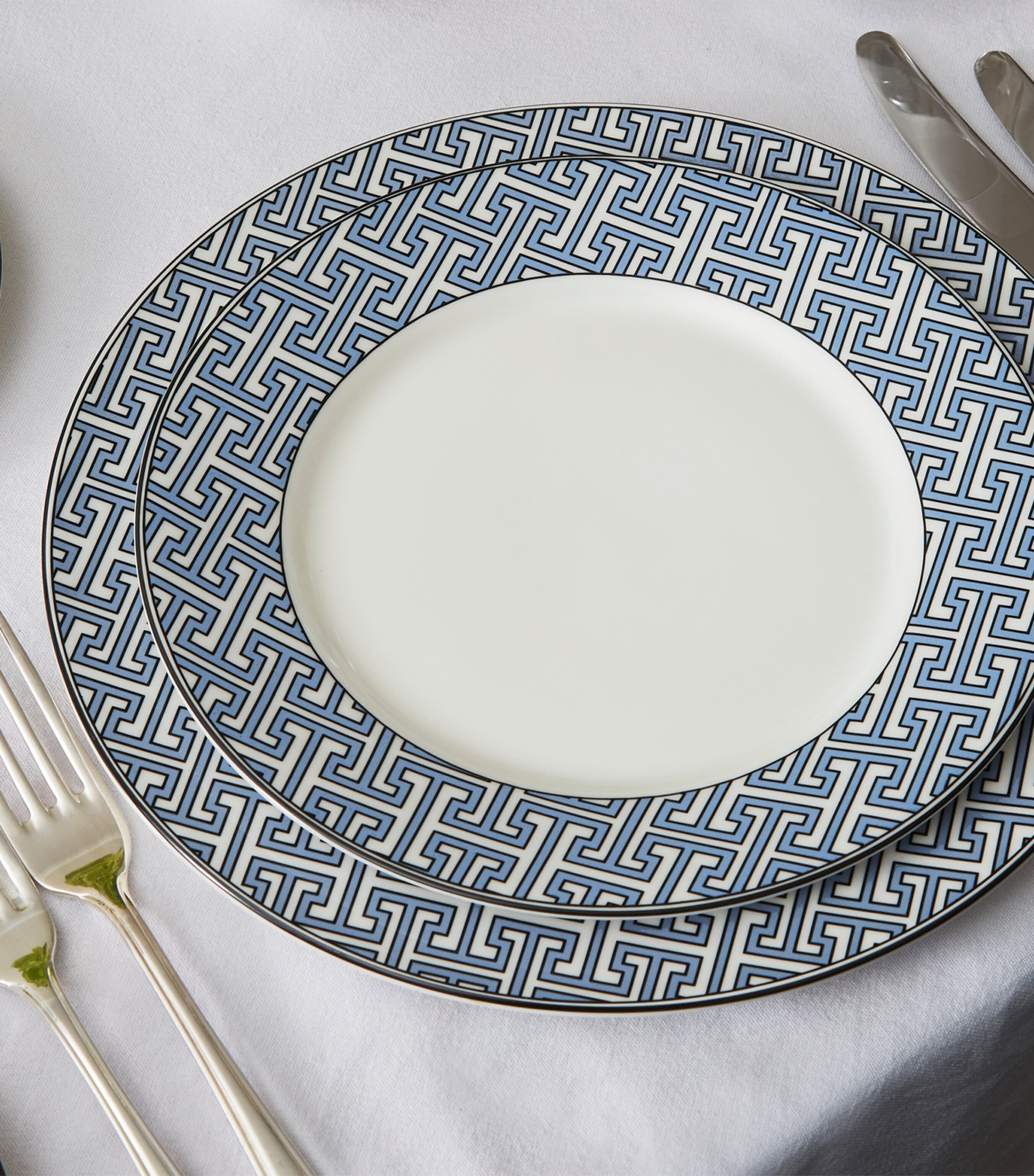 Set of 2 Maze Dessert Plates (21cm) BLUE Image 2