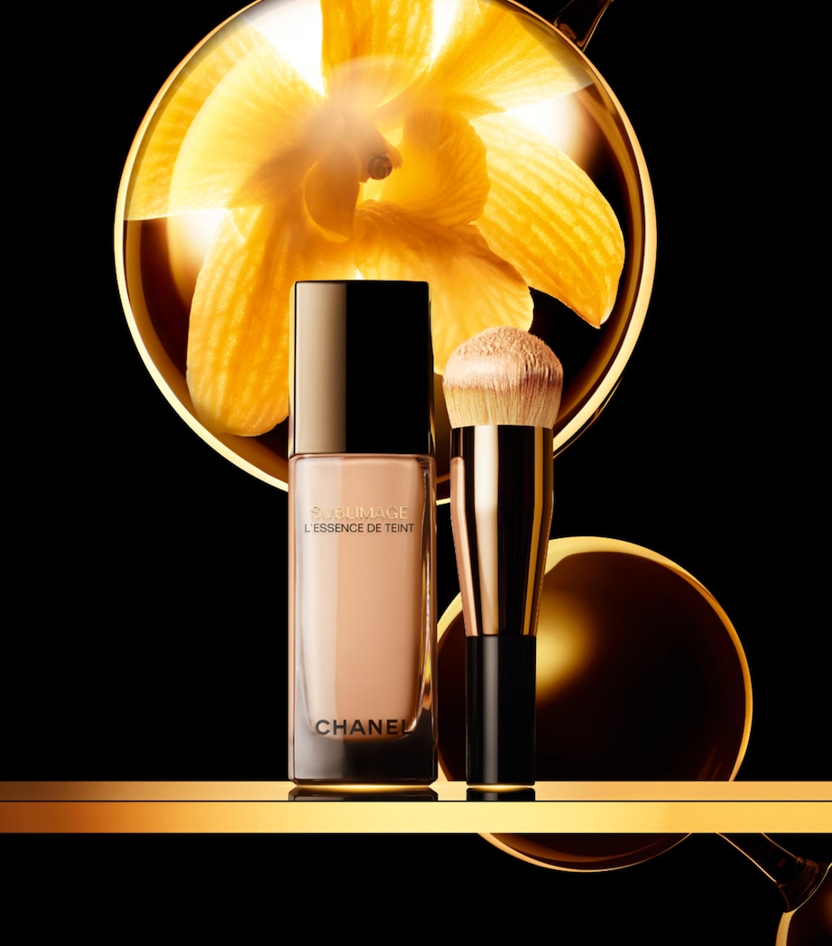 CHANEL SUBLIMAGE L'ESSENCE DE TEINT Ultimate Radiance-Generating Serum Foundation (40ml) B110 Image 2