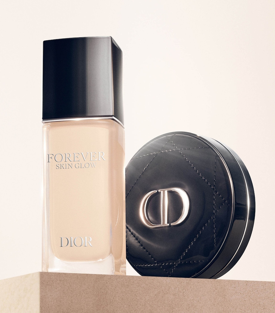 Forever Couture Skin Glow Cushion Foundation - Refill FORV CG RF 1N Image 4