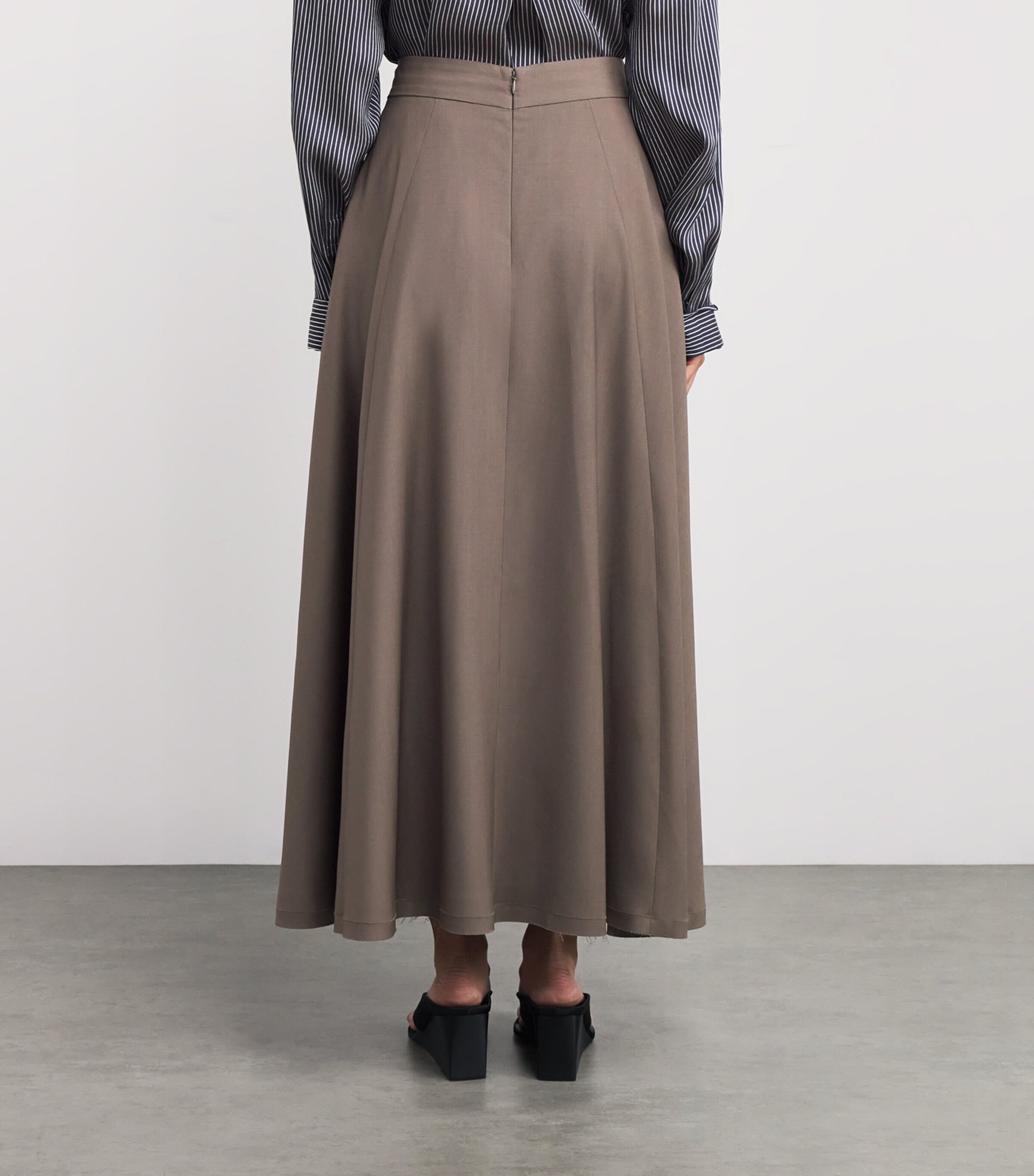 SASUPHI Womens Fresh Wool Lauren Maxi Skirt Mud Image 4