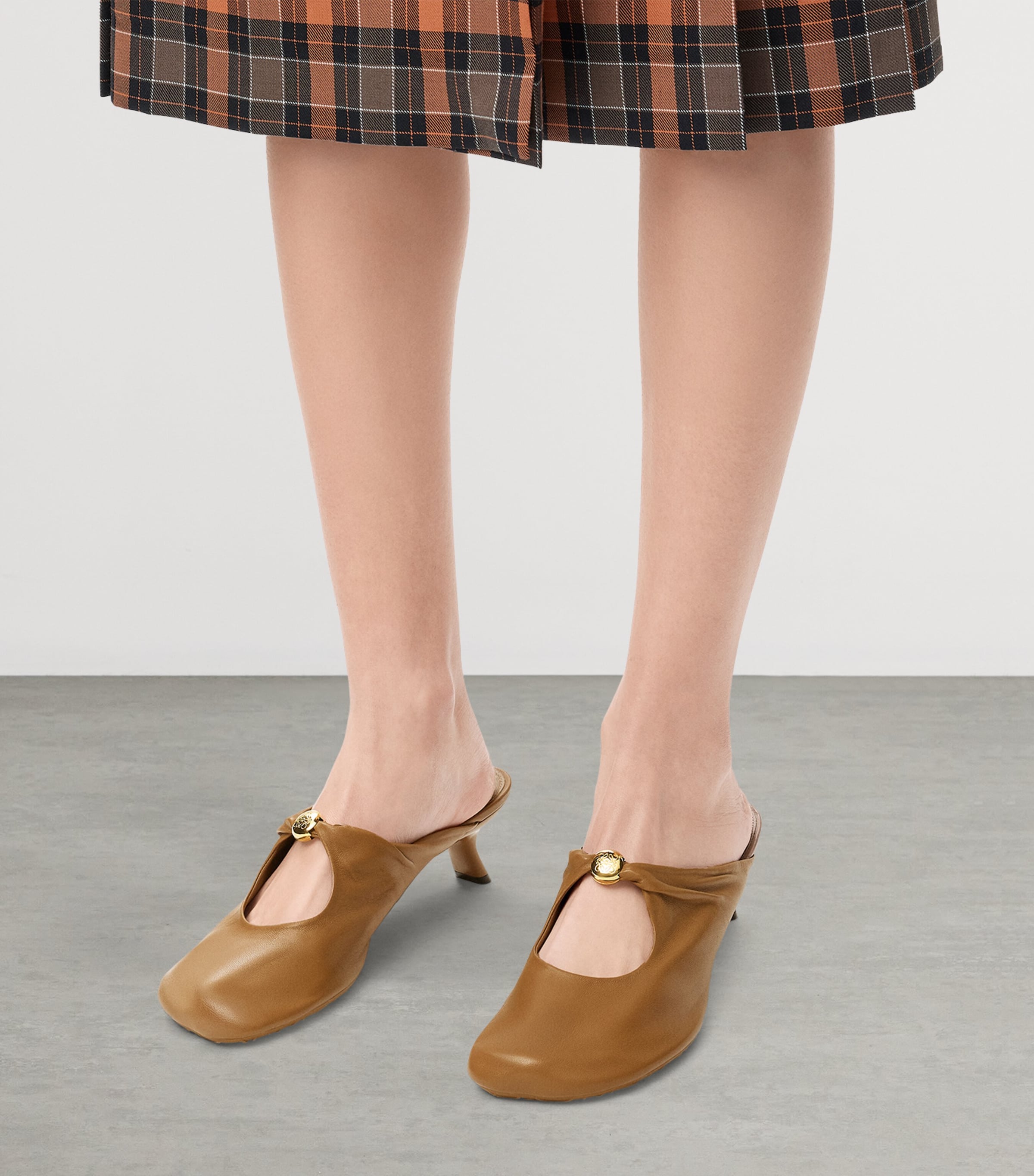 【LOEWE】 Pebble 45 leather mules Pebble 45 leather mules in brown - Loewe | Mytheresa