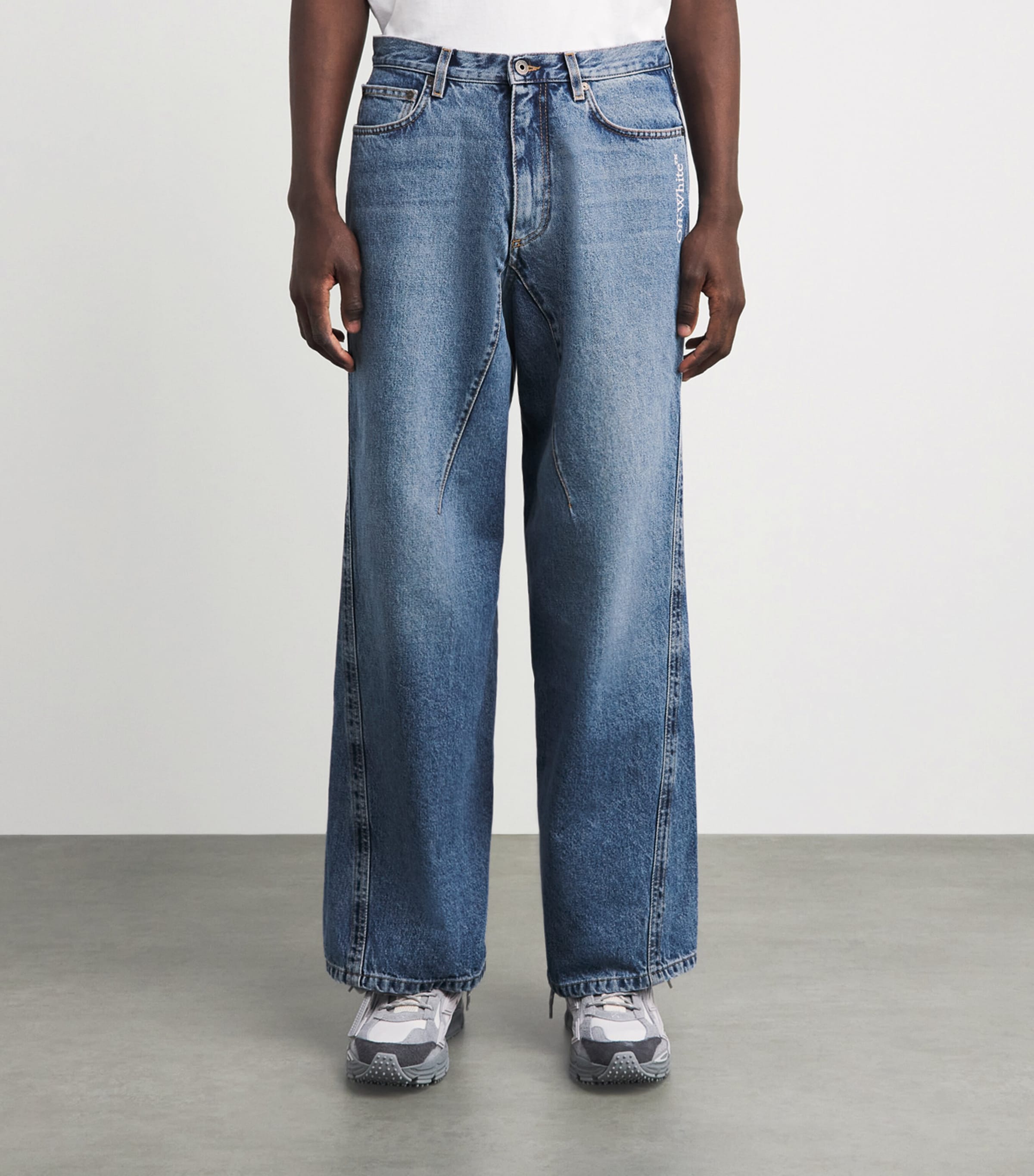 Off-White Mens Half Arrow Twist Wide-Leg Jeans Light Medi Image 4