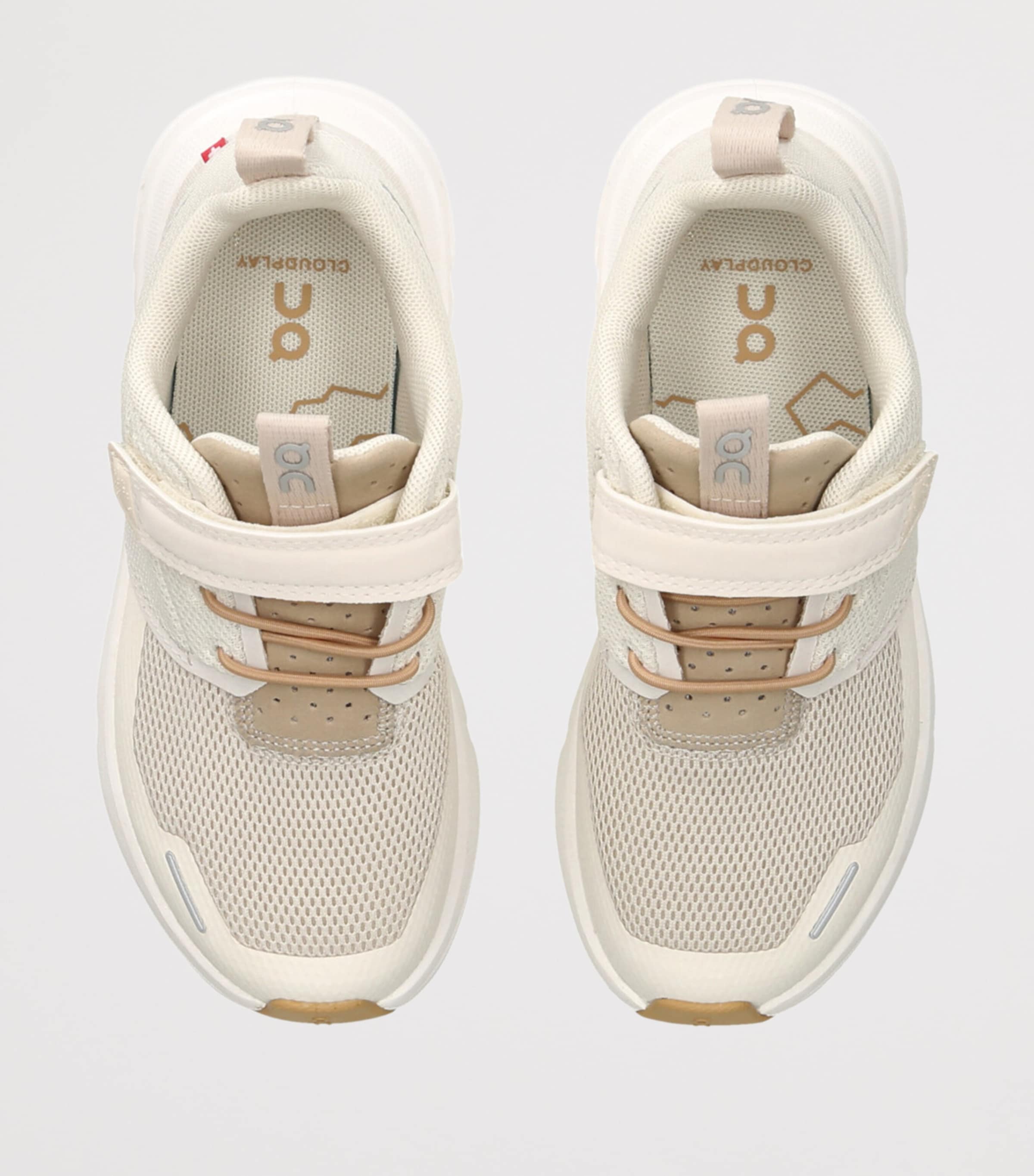 ON Running Cloud Play Trainers Grey/light Image 4