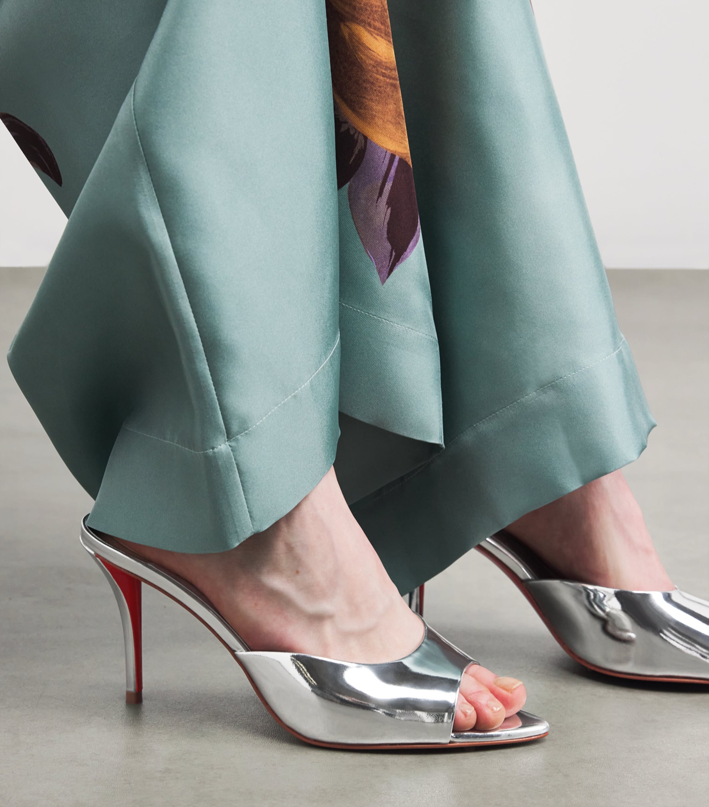 Christian Louboutin Womens Miss Z Mule Patent Leather Mules 80 Image 2