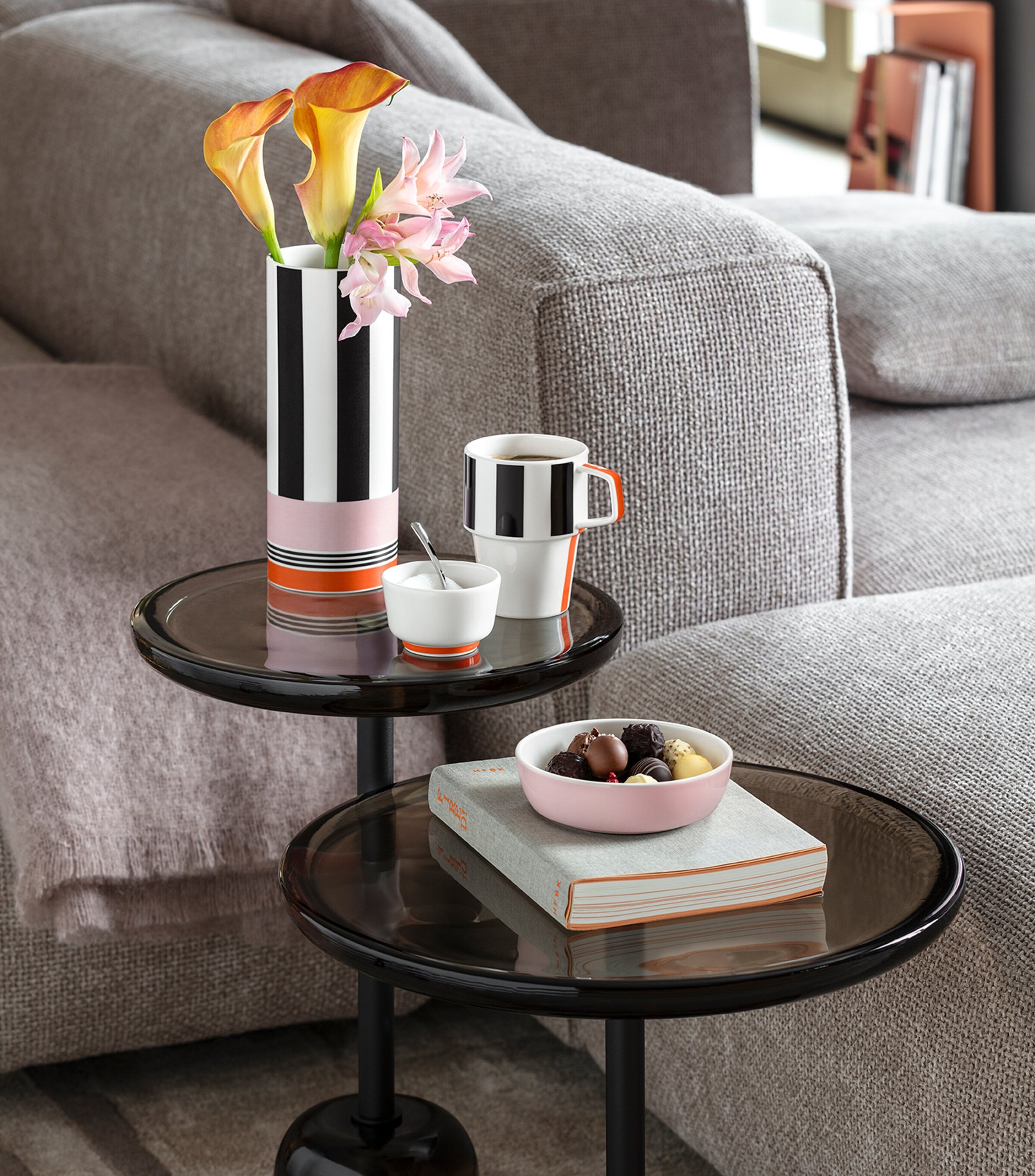 Porcelain Memphis Vase (24cm) WHITE Image 3