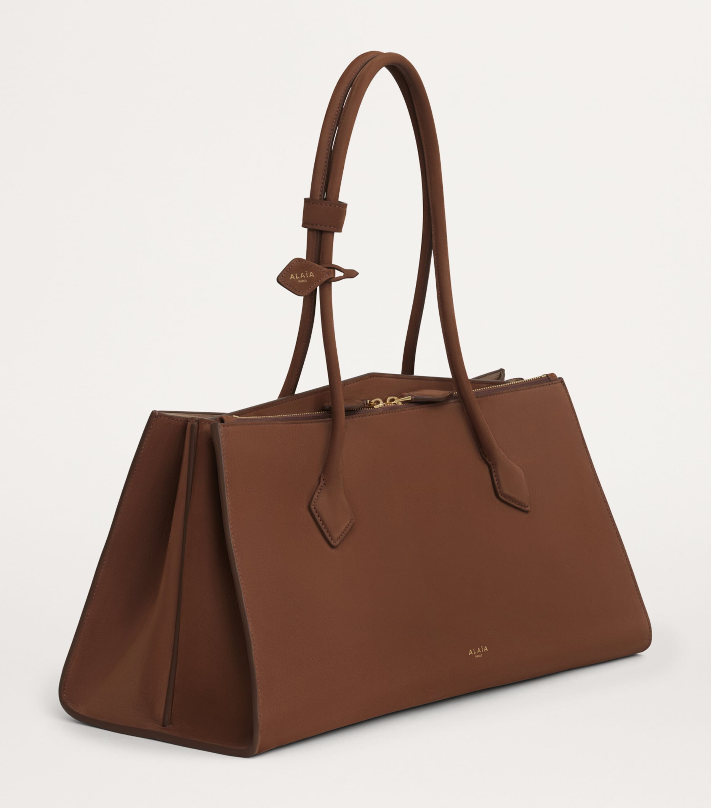 【関税込み】ALAIA ブラウン 'Le Teckel' トートバッグ ALAIA Le Teckel Tote Bag in Suede and Leather | Neiman Marcus