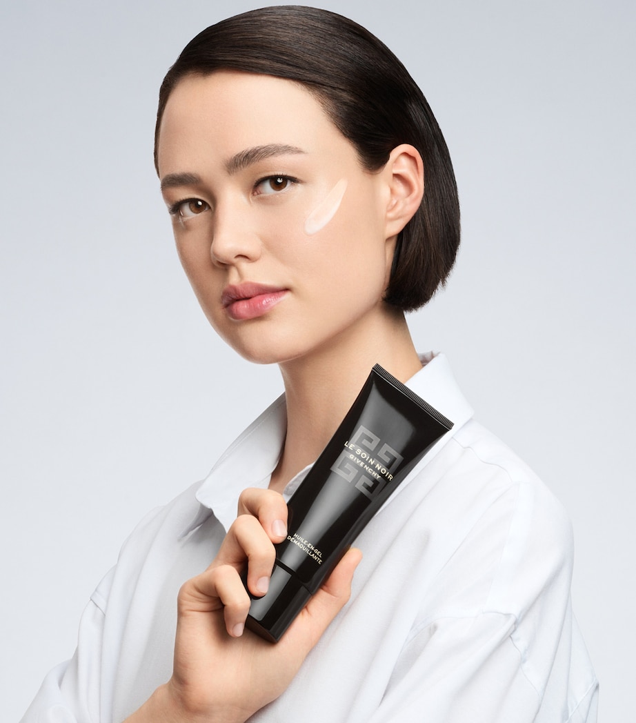 Le Soin Noir Oil-In-Gel Make-up Remover (125ml) NO COLOUR Image 4