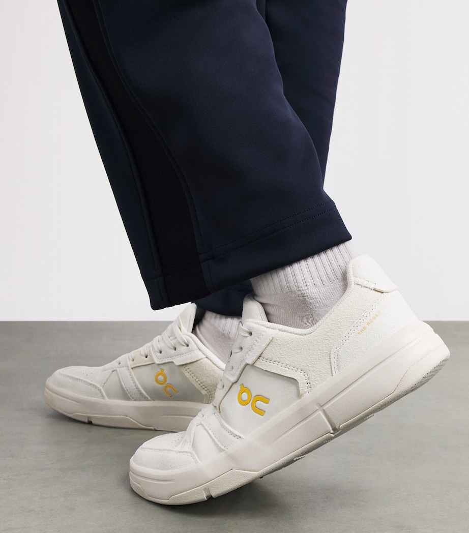 On THE ROGER Clubhouse Ace Sneakers Ivory | Dew Image 2