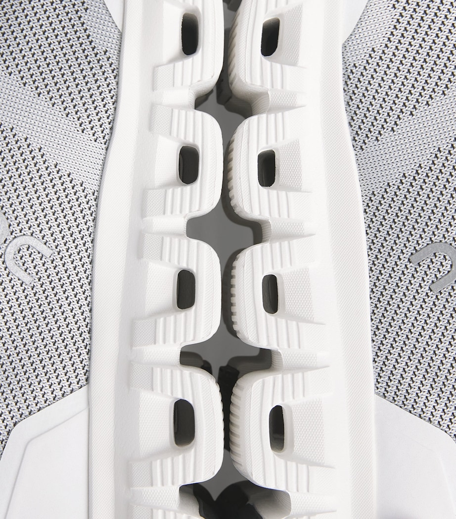 On Womens Cloud 6 Versa Trainers White | Black Image 7