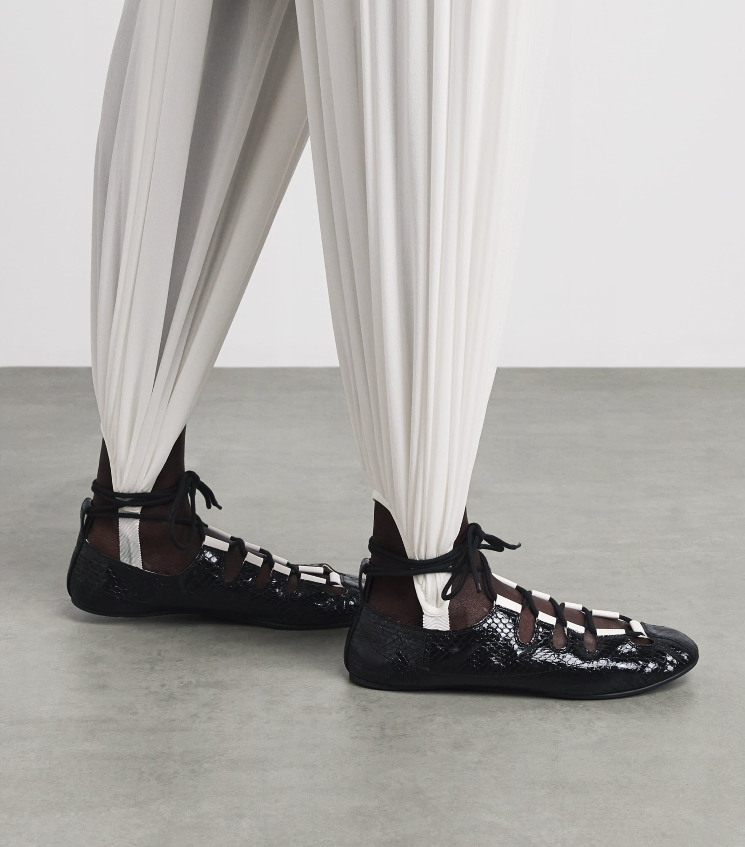 Alaïa Snakeskin Lace-Up Ballet Flats Noir Image 5