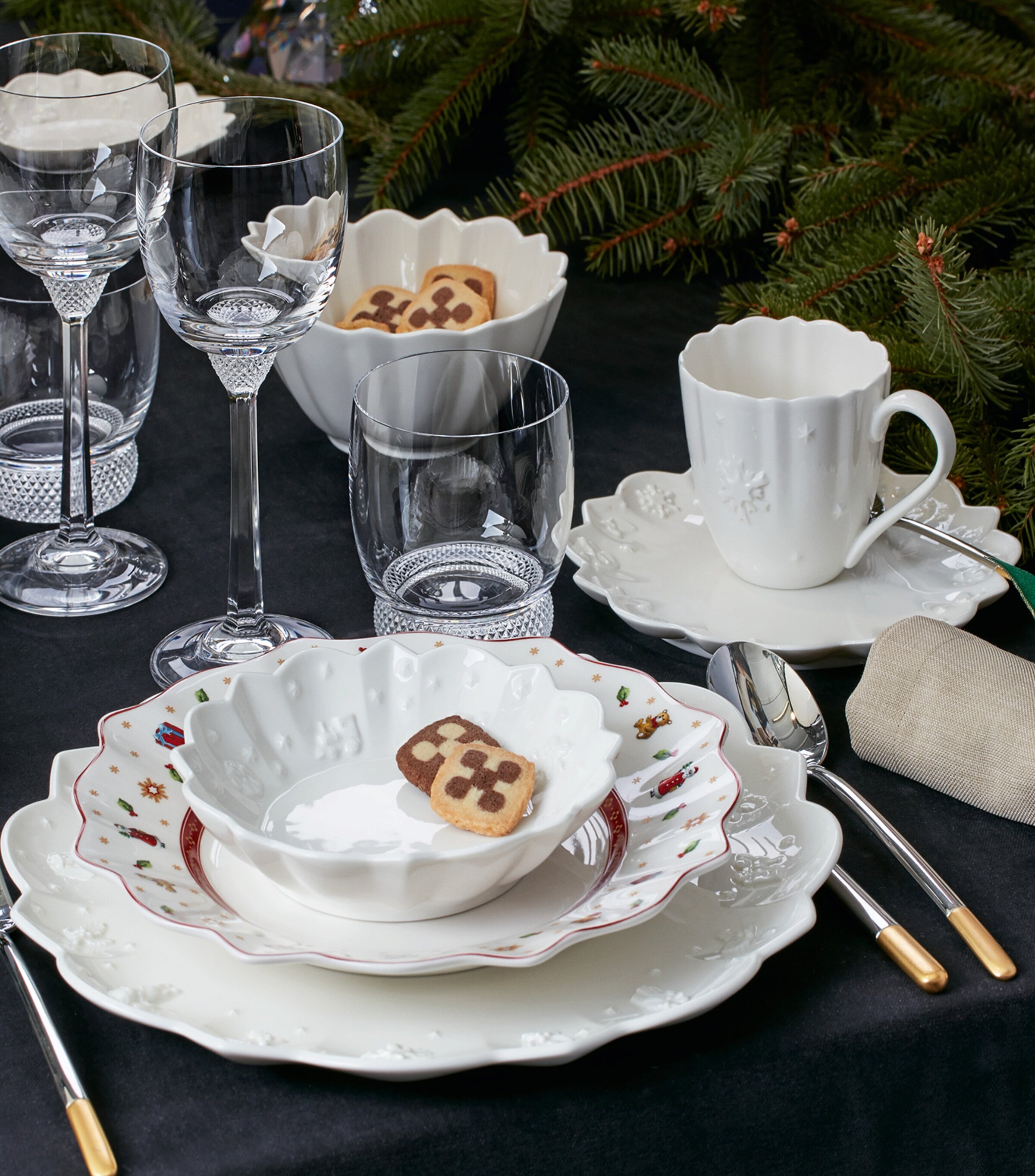 Large Toy‘s Delight Royal Classic Bowl (17.5cm) MULTI Image 2