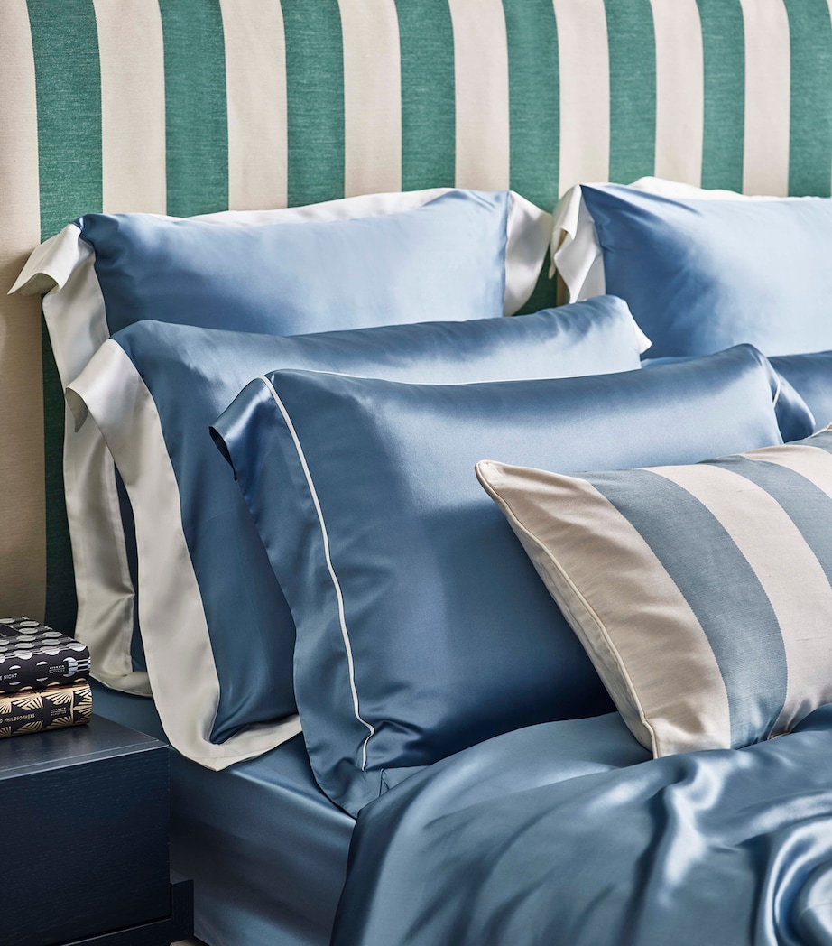 Gingerlily Silk Super King Fitted Sheet (180cm x 200cm) Smmrhll Blue & Ivory Image 2