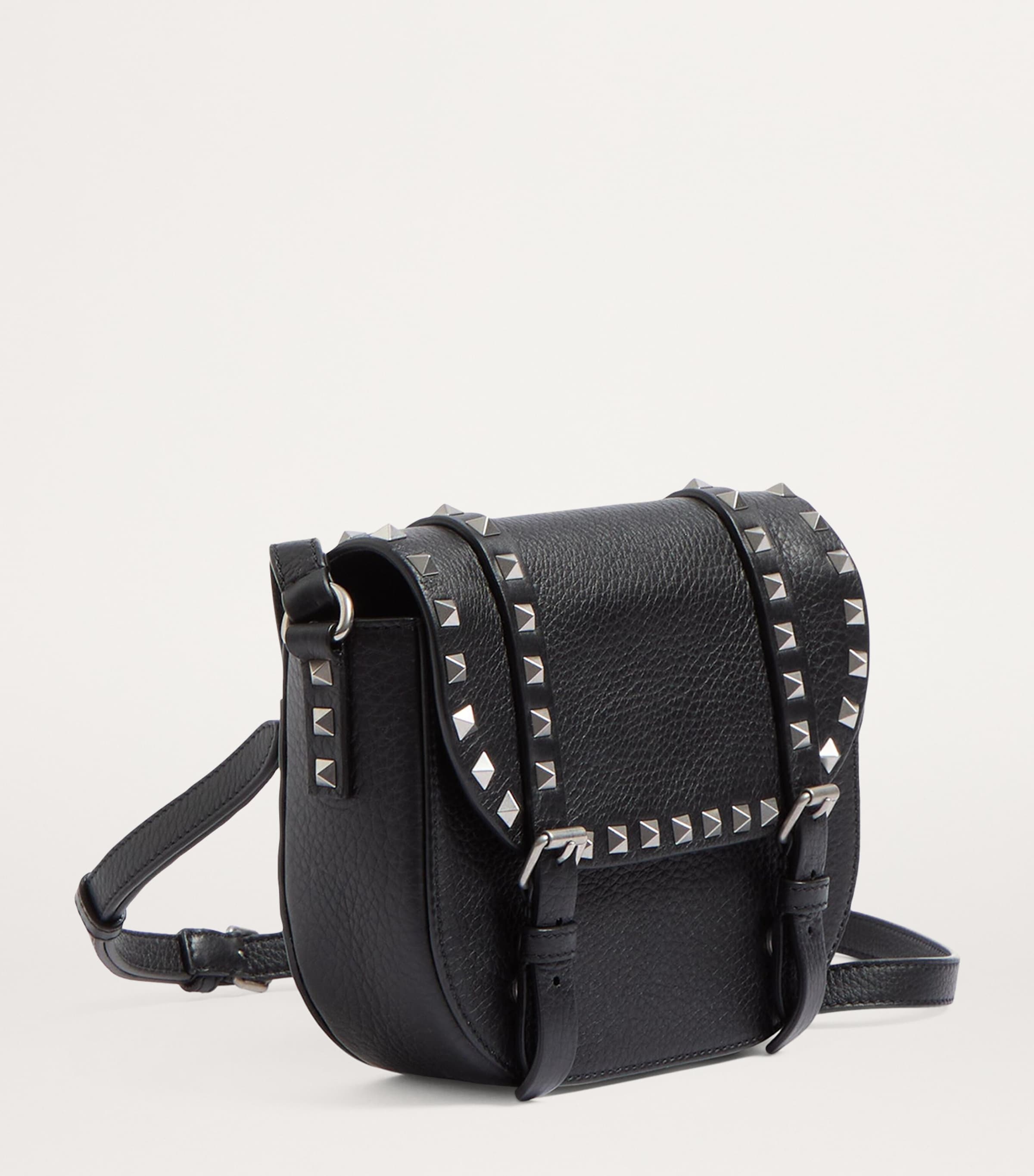 【VALENTINO GARAVANI】LARGE ROCKSTUD MESSENGER BAG Valentino Garavani Rockstud Messenger Bag | Brown | FARFETCH