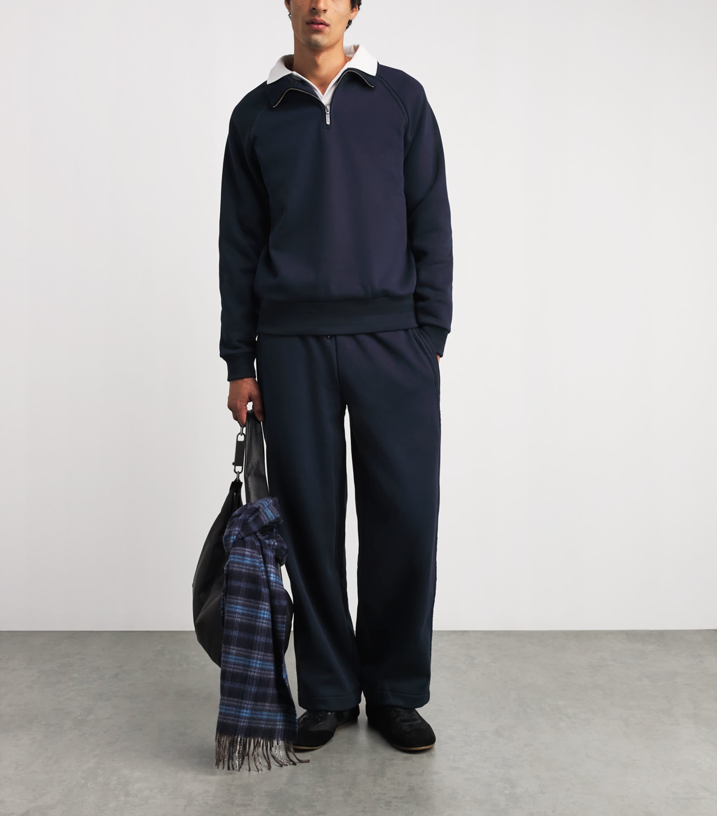 CHÉ Mens Varez Quarter-Zip Sweatshirt Navy Image 2