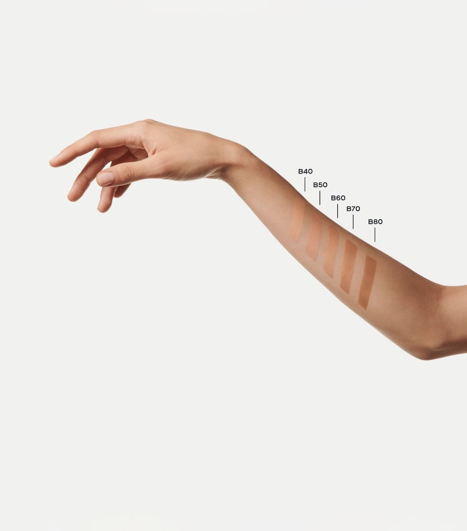 CHANEL CHANEL LES BEIGES NATURAL HEALTHY GLOW Serum Concealer Image 4