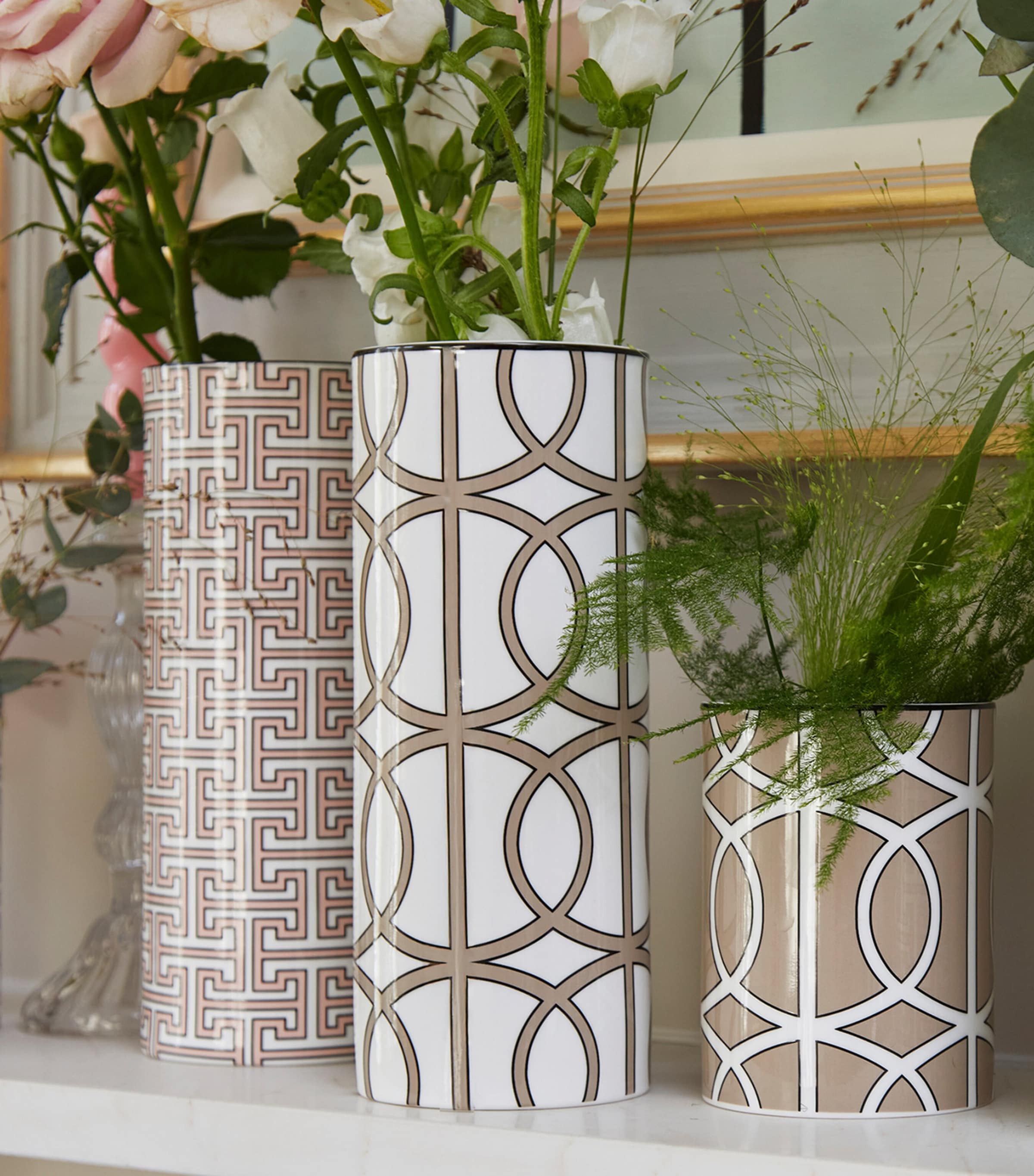 Bone China Loop Vase (11.5cm) TRUFFLE/WHITE Image 2