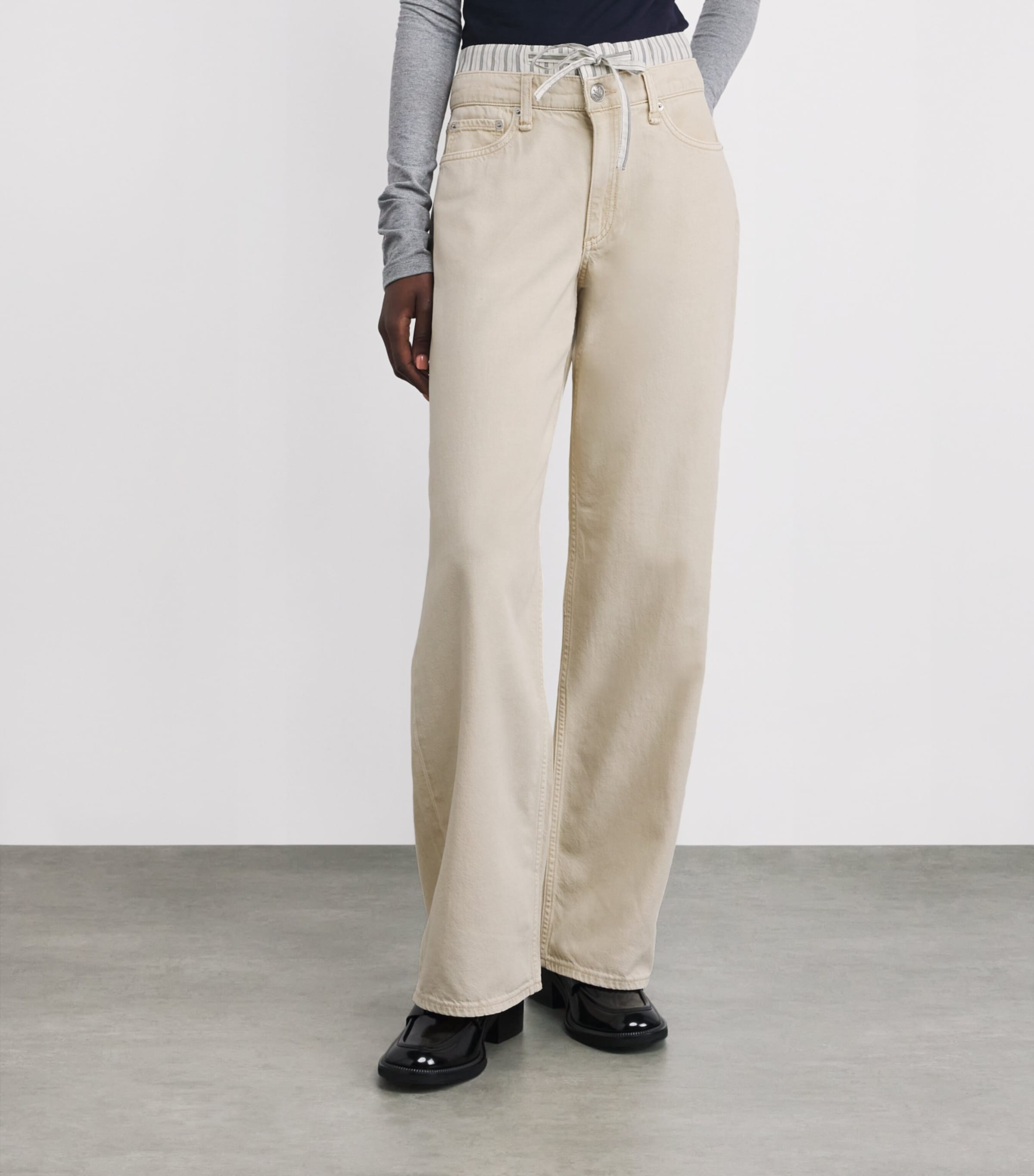 Saige Boxer Low-Rise Straight Jeans 690 SANDSTRIPE Image 3