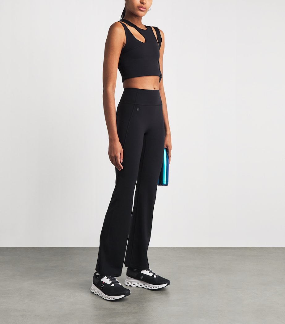 On Womens Cloudstratus 3 Trainers Black Frost Image 4