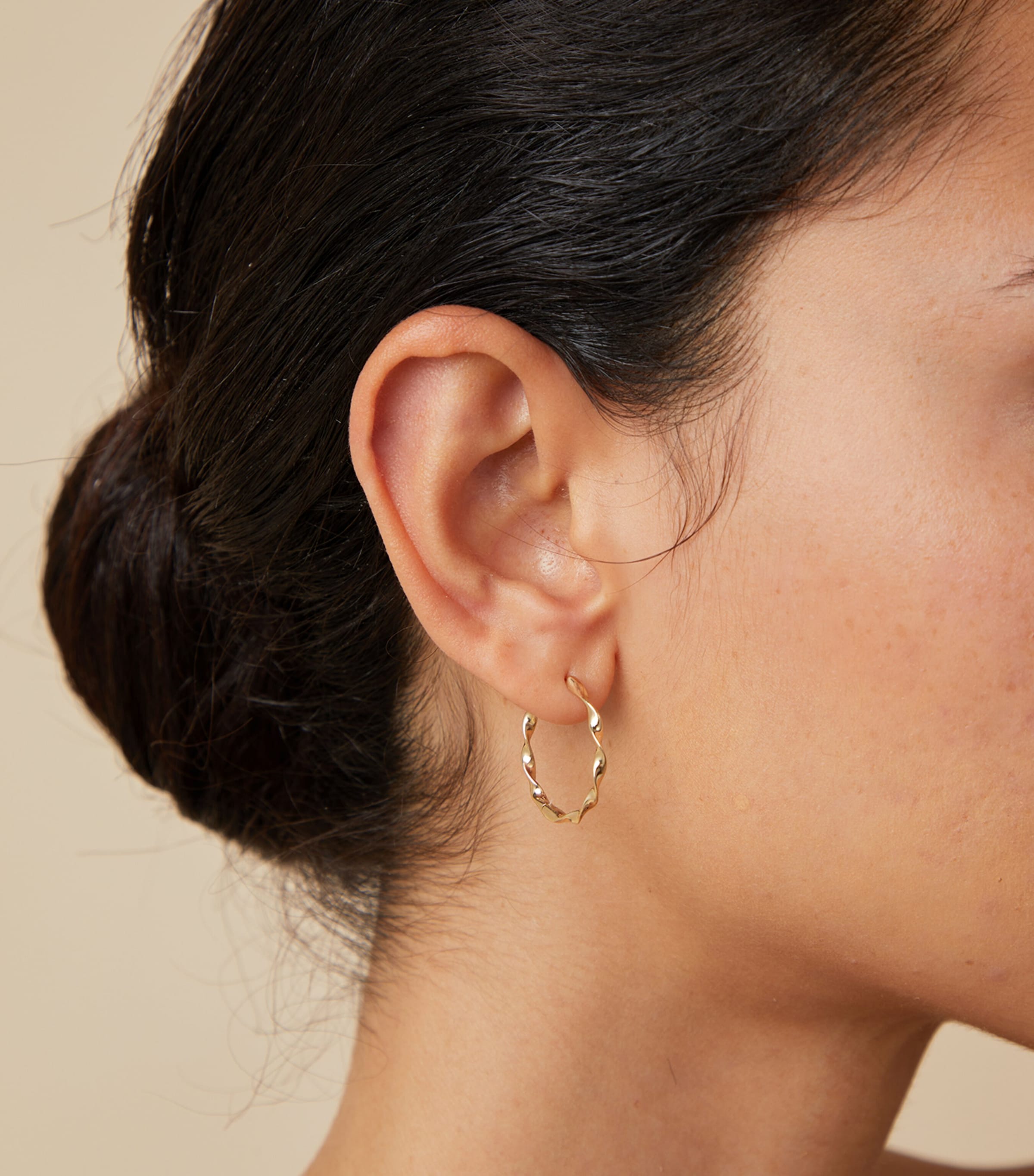 Astrid & Miyu Large Yellow Gold Twist Hoop Earrings Gold Image 2