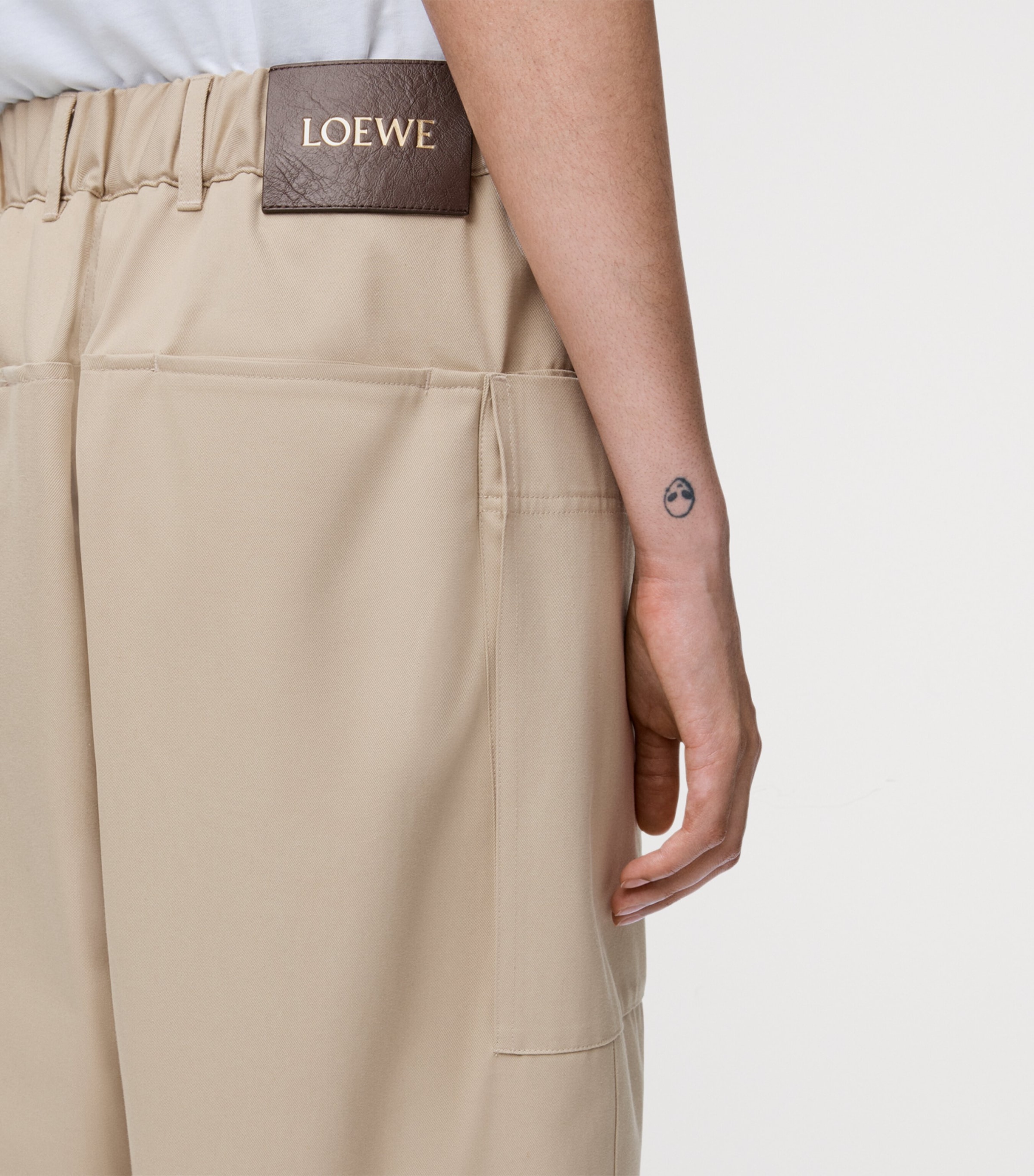 LOEWE Womens Cotton-Silk Cropped Trousers Beige Image 5