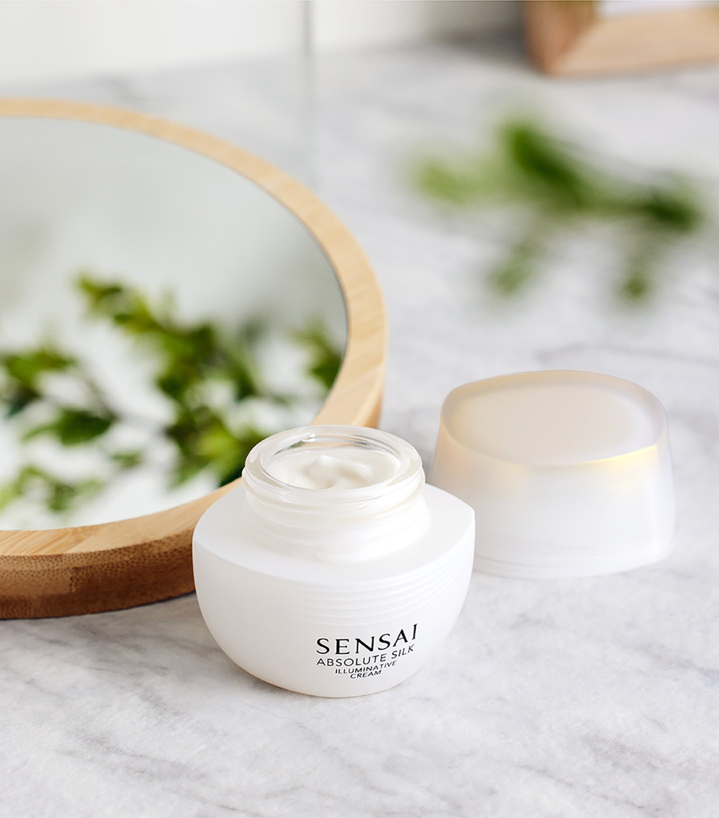 Absolute Silk Illuminative Cream (40ml) NO COLOUR Image 2