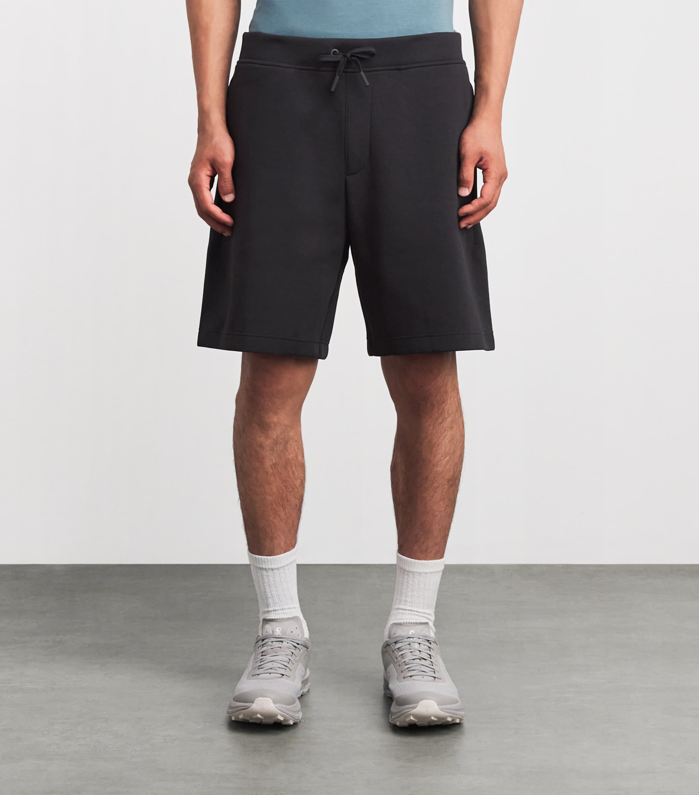 On Mens Focus Tech Shorts Black Image 4