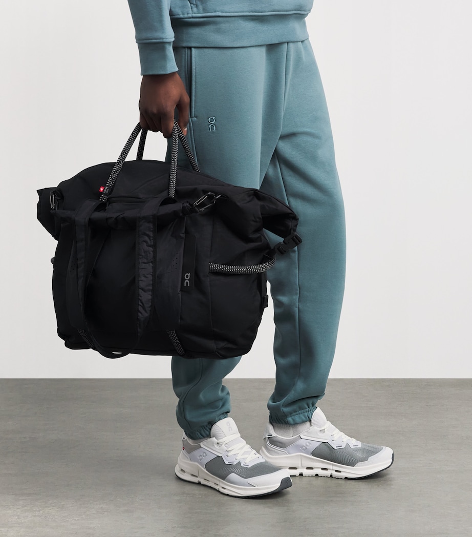 On Track Pack Elite Duffle Bag Black | Magnet Image 4