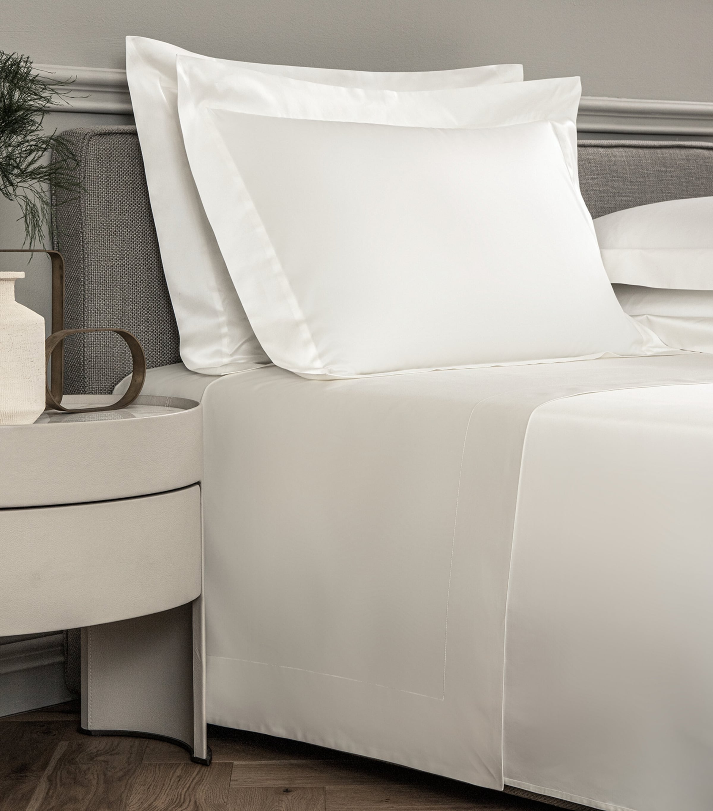 Frette Ultimate Super King Sheet Set Milk Image 2