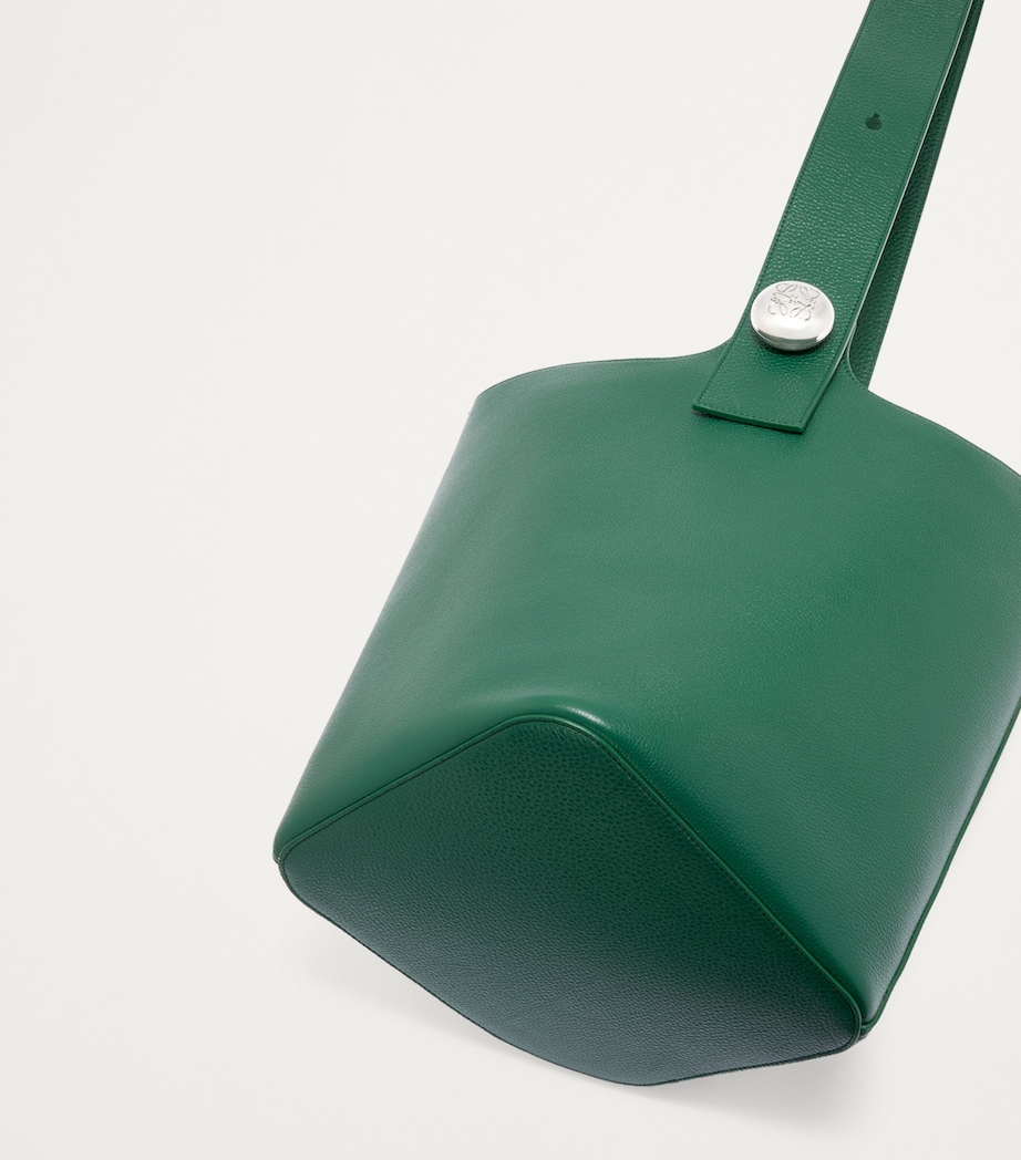 Large Leather Pebble Bucket Bag EVERGREEN Image 7