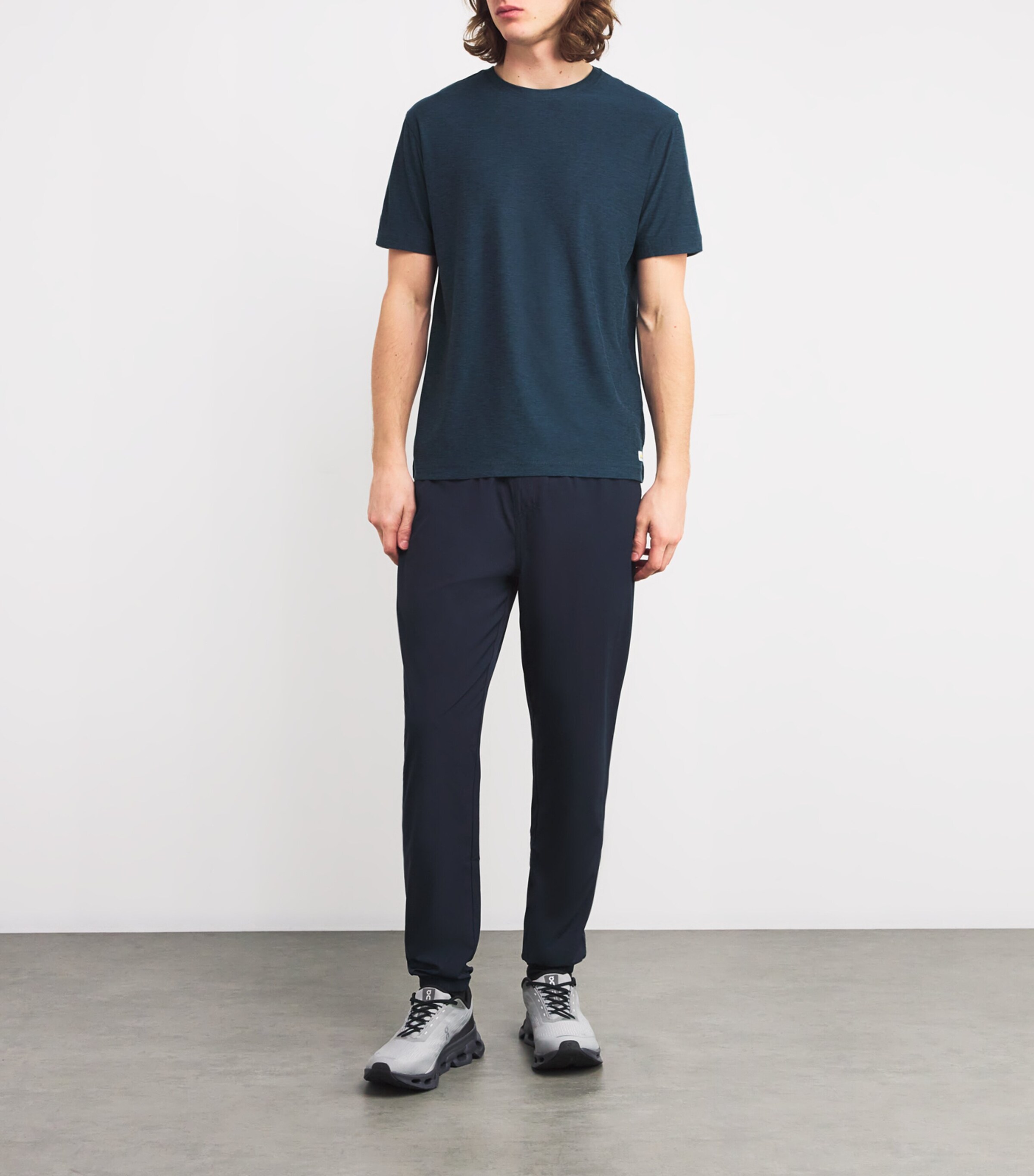 VUORI Mens Strato Tech T-Shirt Navy Heather Hnv Image 2