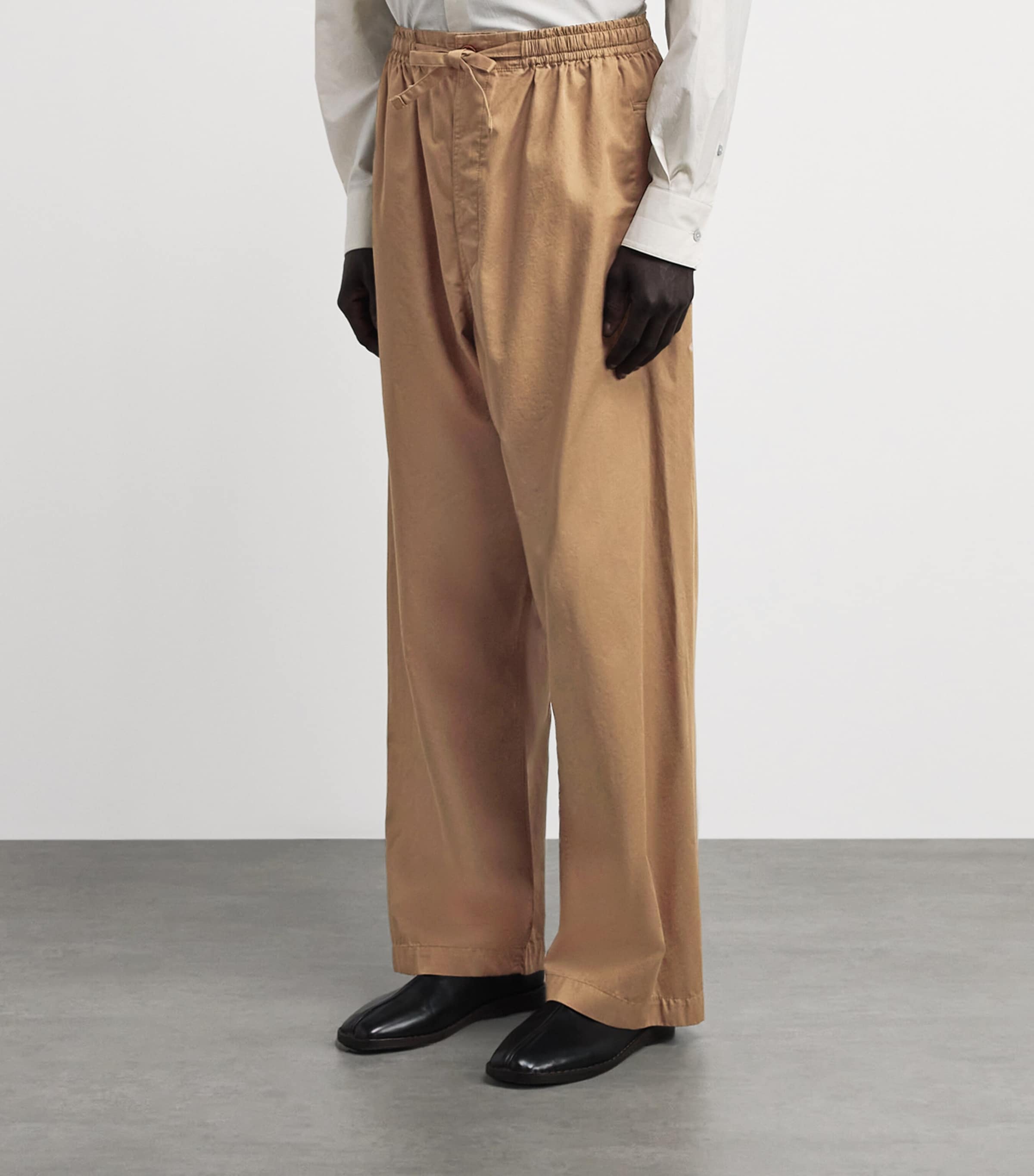 Lemaire Mens Cotton Twill Wide-Leg Trousers Cappuccino/ Image 4