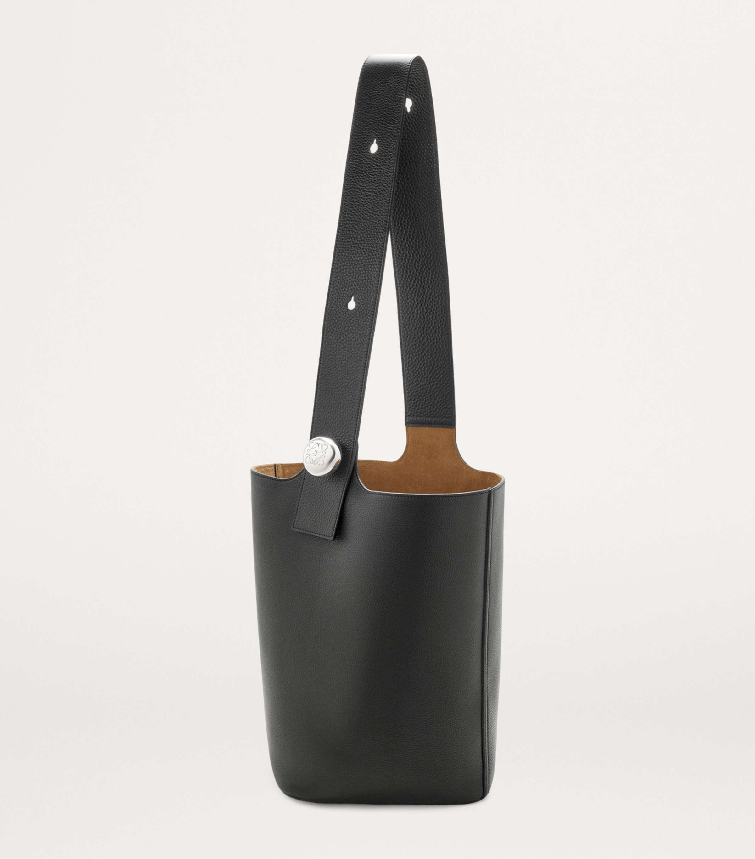 ショルダーバッグ・ポシェット LOEWE DARK BURGUNDY PEBBLE BUCKET MEDIUM BAG LOEWE Large Leather Pebble Bucket Bag | Harrods US