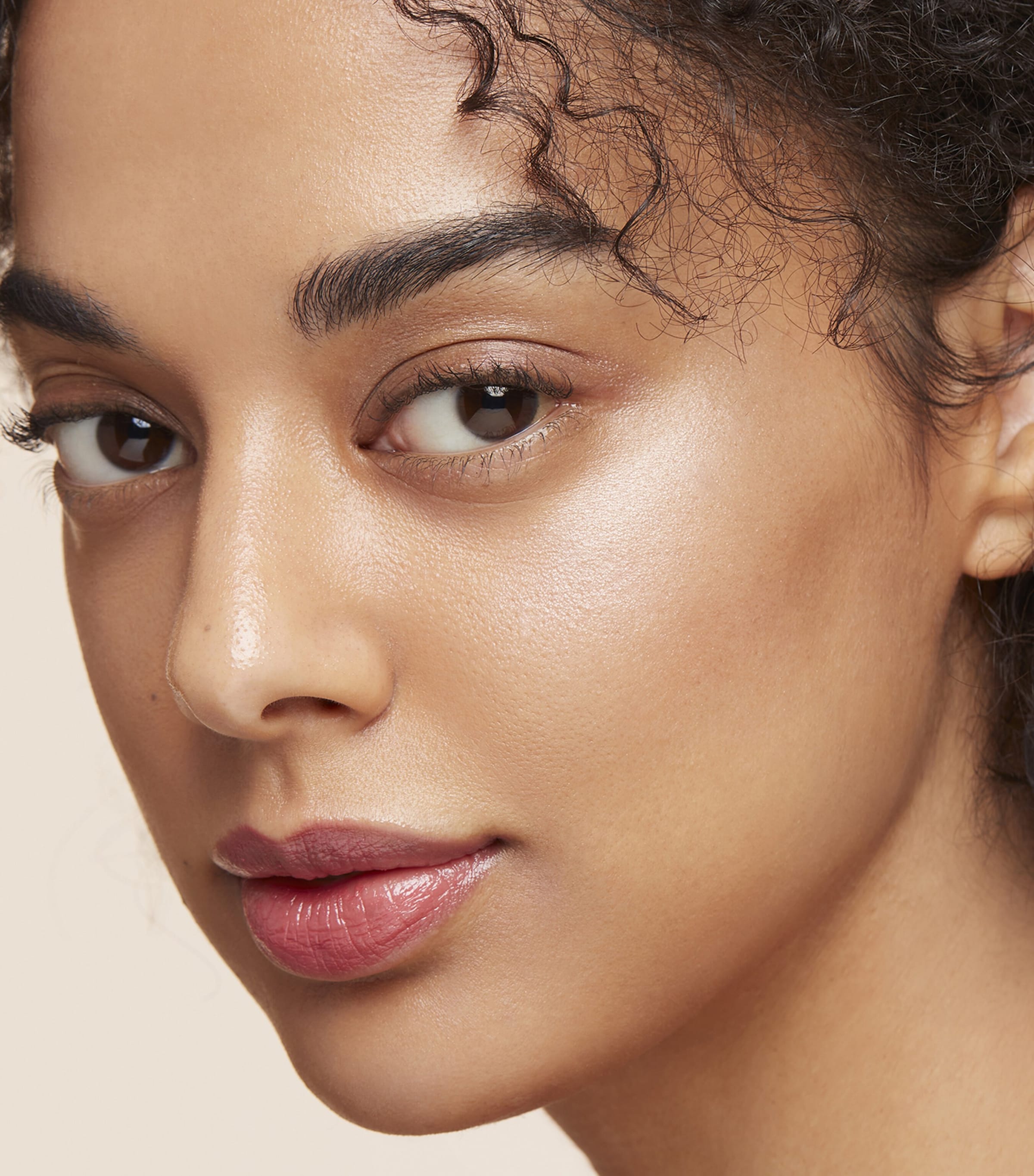 The Luminizing Face Enhancer 21 DAYBREAK SHIMMER Image 4