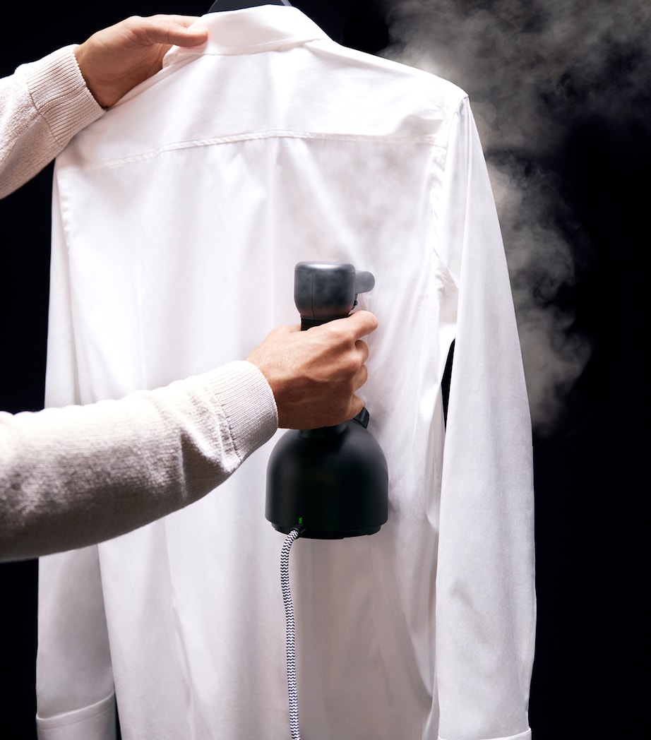 x BOSS IGGI Hand-Held Steamer BLACK Image 2