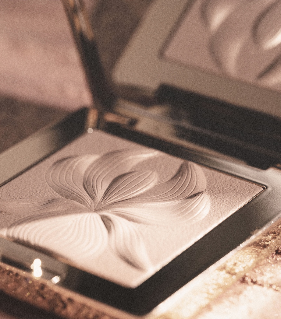 Sisley L'Orchidée Highlighter Image 4
