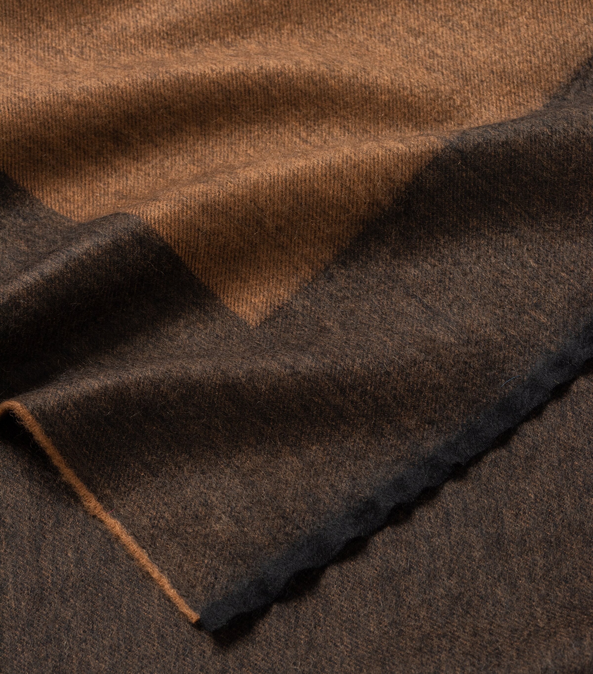 Cashmere Arran Border Throw (150cm x 200cm) VICUNA Image 5
