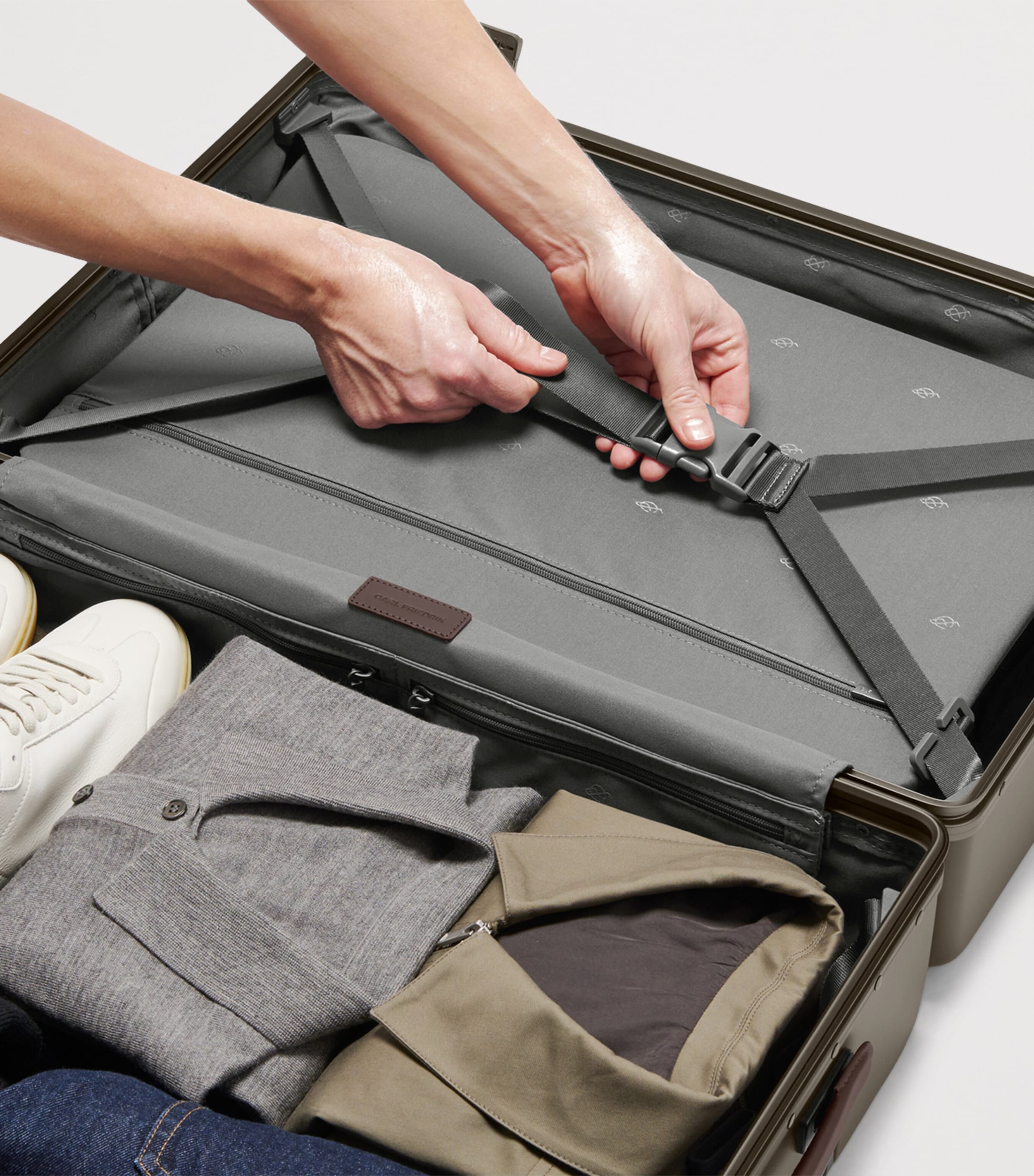 Carl Friedrik The Check-In Suitcase (65cm) Olive Image 10