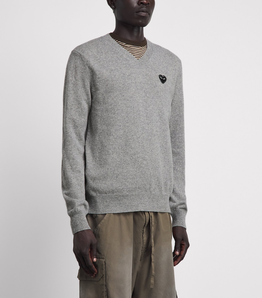 Comme Des Garçons Play Mens Wool V-Neck Rhinestone Heart Sweater Lt Grey Image 4