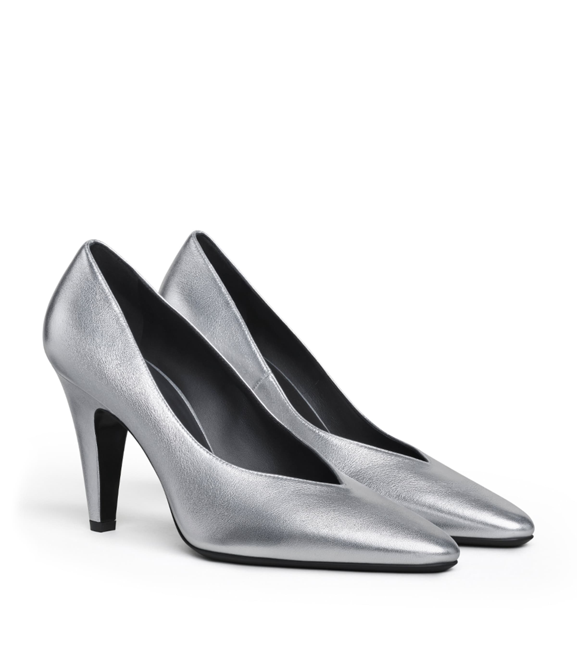 Alaïa Cone Pumps In Laminated Leather In Silver