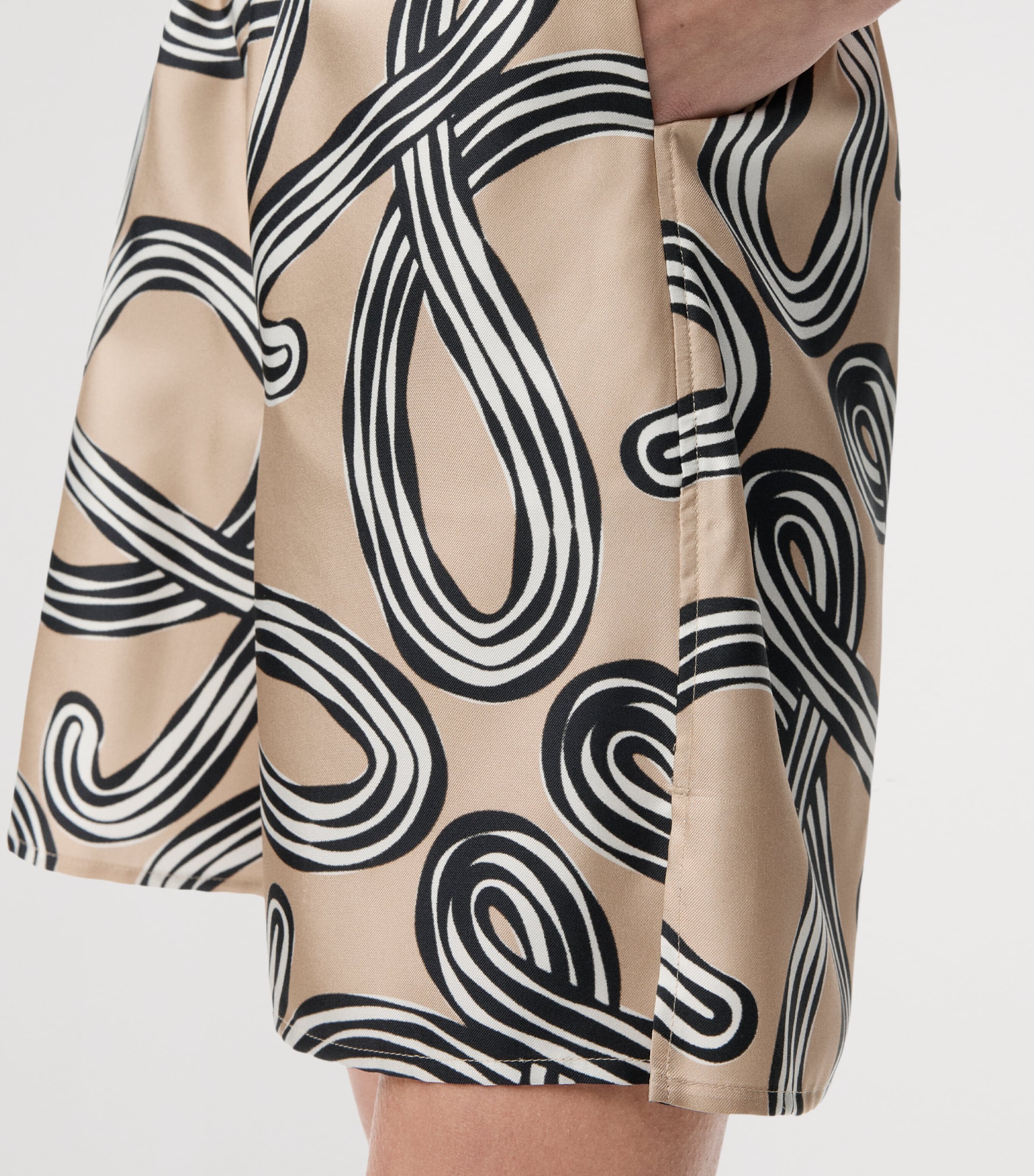 LOEWE Womens x Paula's Ibiza Silk Anagram Shorts Beige/black Image 5