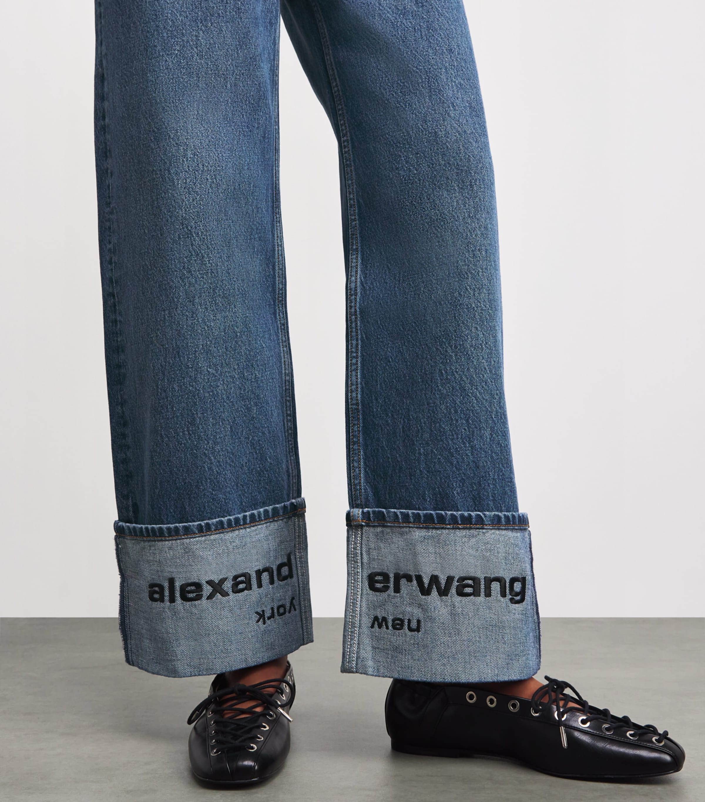 デニム・ジーパン Alexander Wang Logo-Embroidered Mid-Rise Jeans Alexander Wang Logo Embroidered Mid-Rise Jeans | Harrods US
